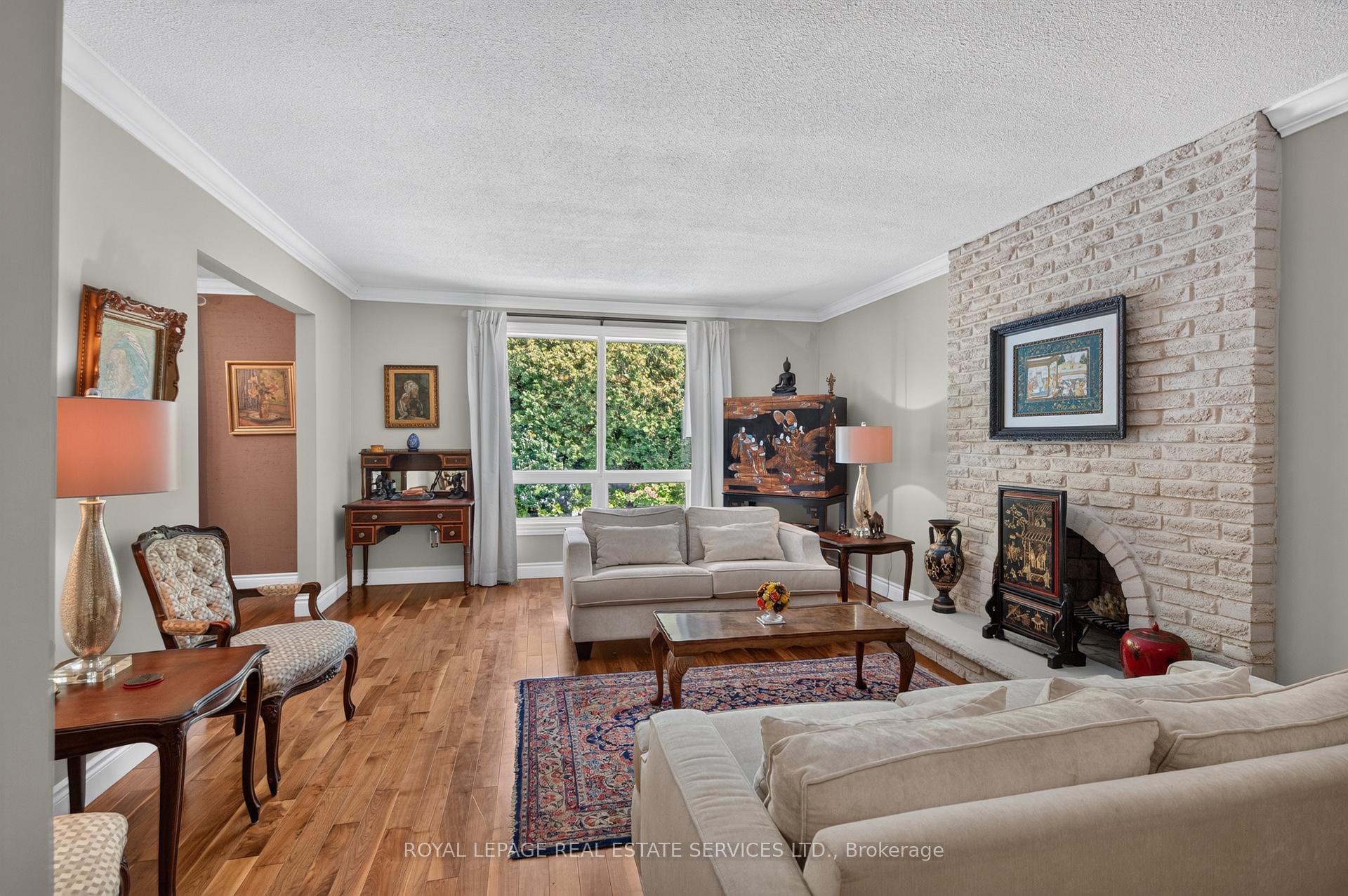 Photo 10 of 247 Spring Garden Road, Oakville, Southwest — HOMEH