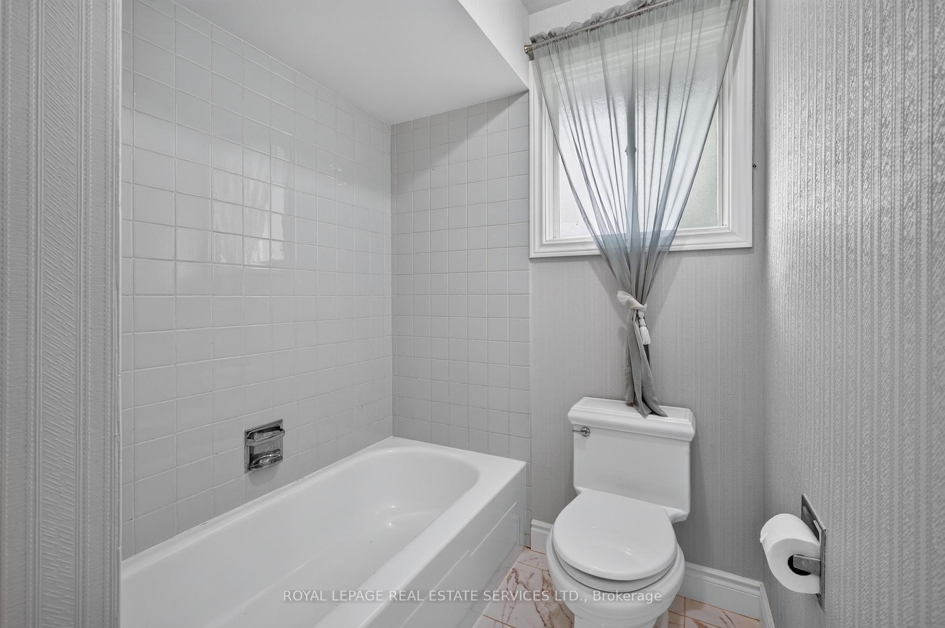 Photo 16 of 247 Spring Garden Road, Oakville, Southwest — HOMEH