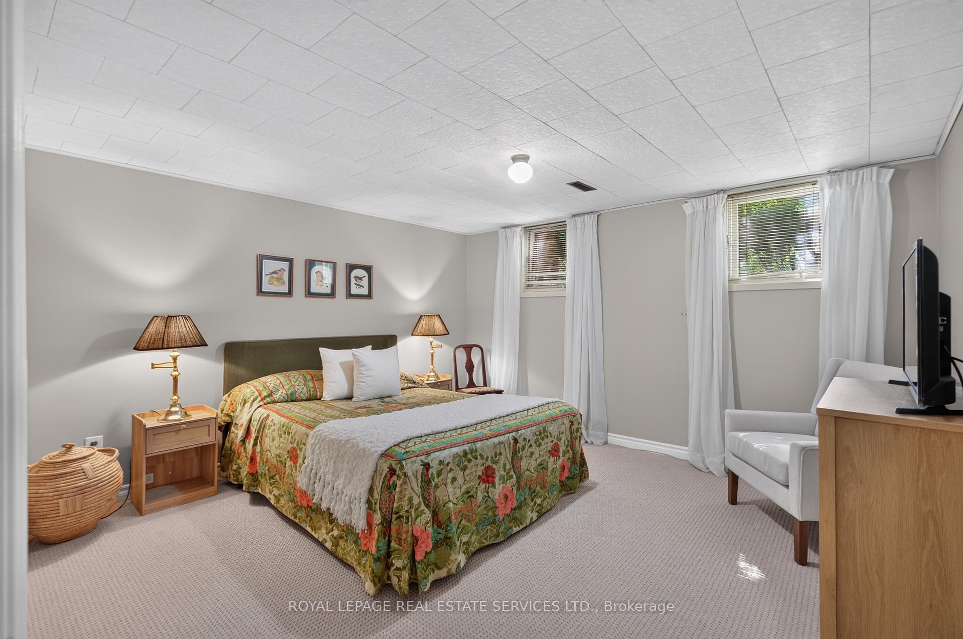 Photo 33 of 247 Spring Garden Road, Oakville, Southwest — HOMEH