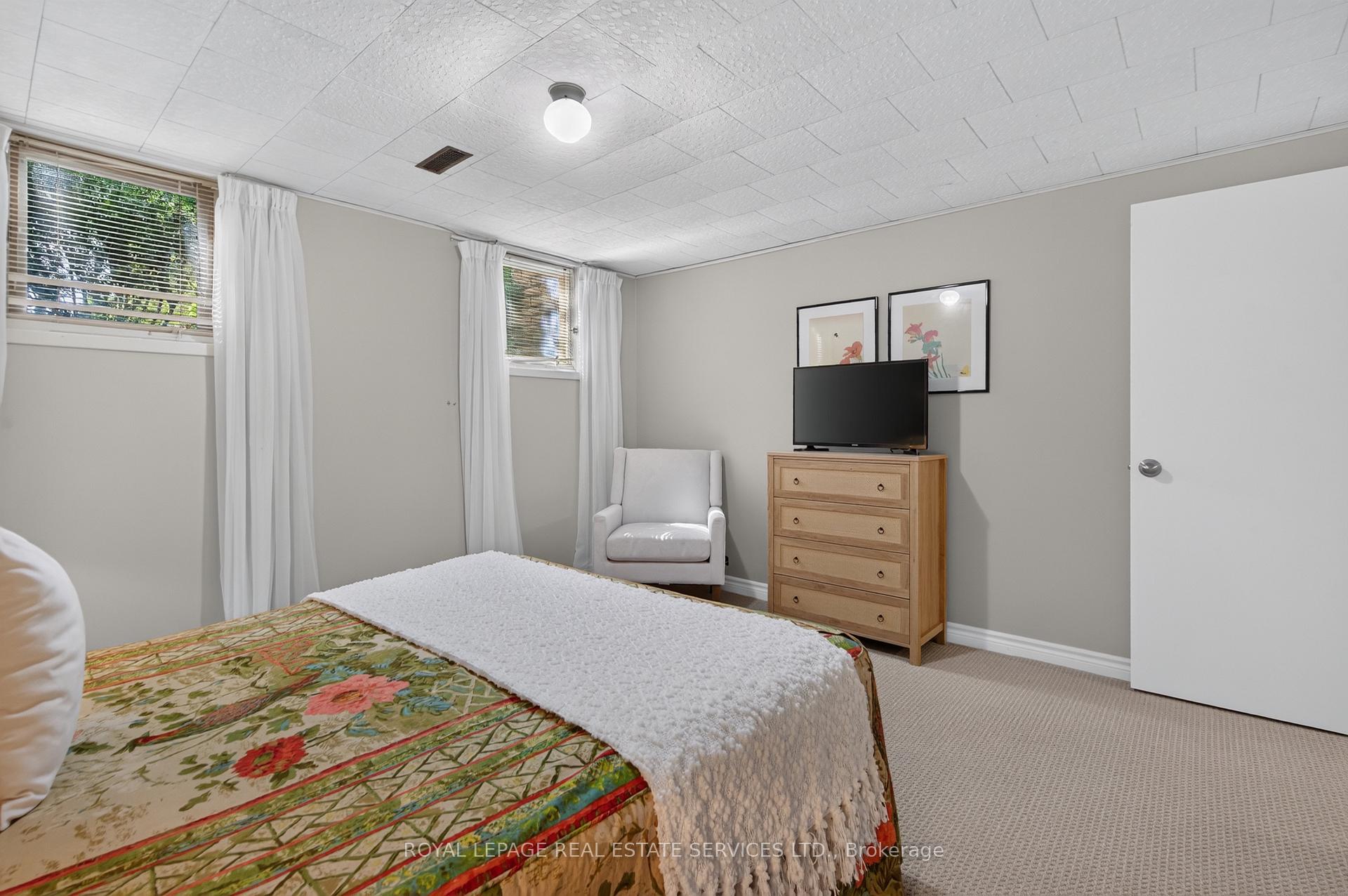 Photo 34 of 247 Spring Garden Road, Oakville, Southwest — HOMEH