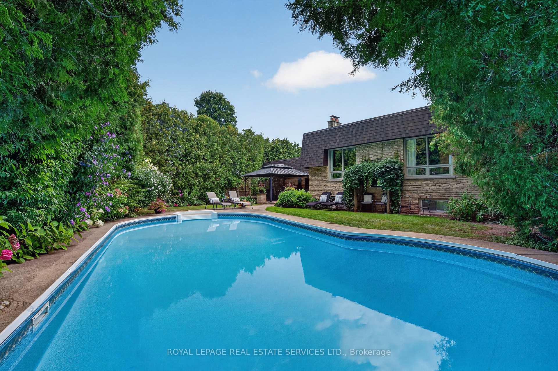 Photo 40 of 247 Spring Garden Road, Oakville, Southwest — HOMEH