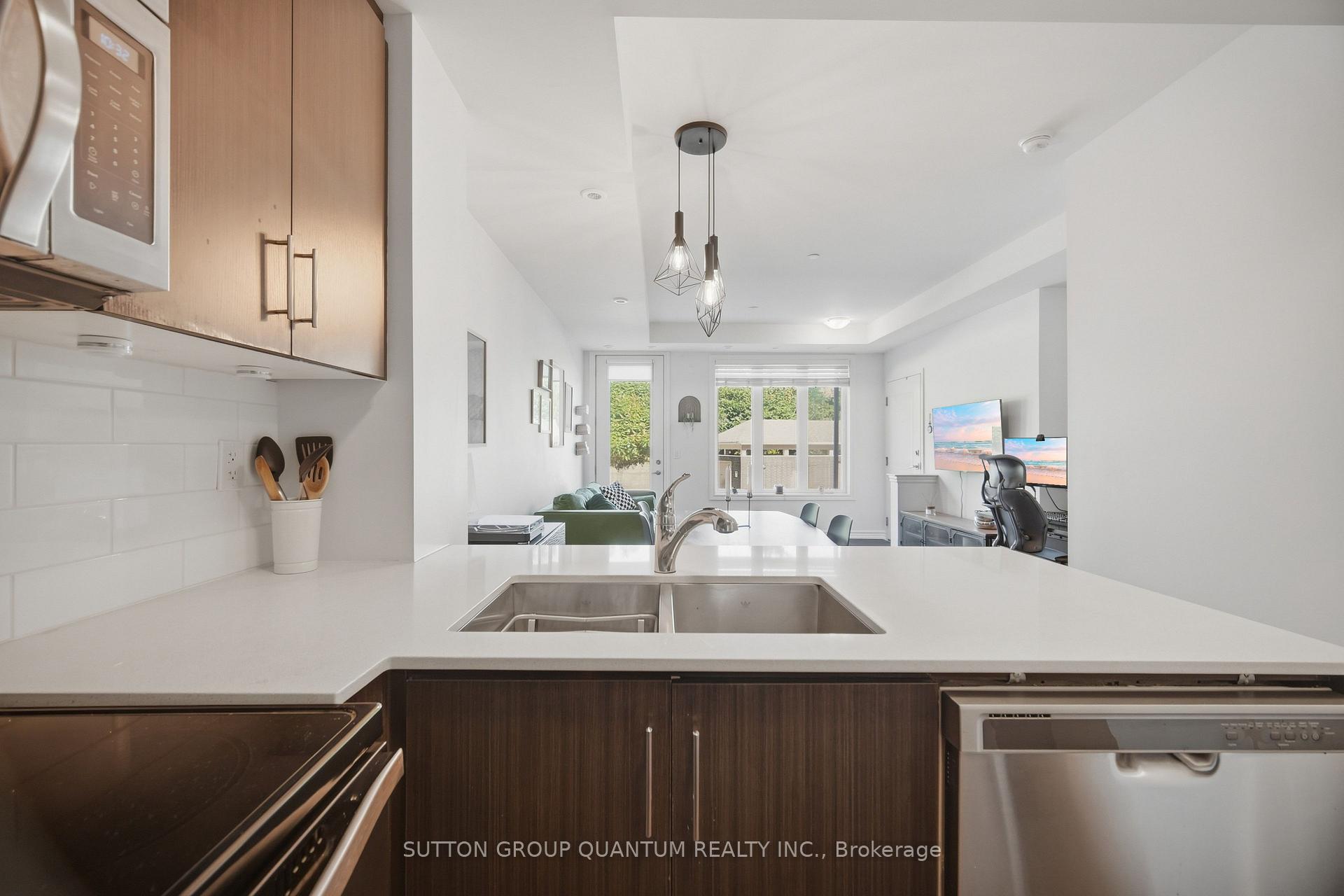 Photo 11 of 145 Long Branch Avenue, Etobicoke, Long Branch — HOMEH