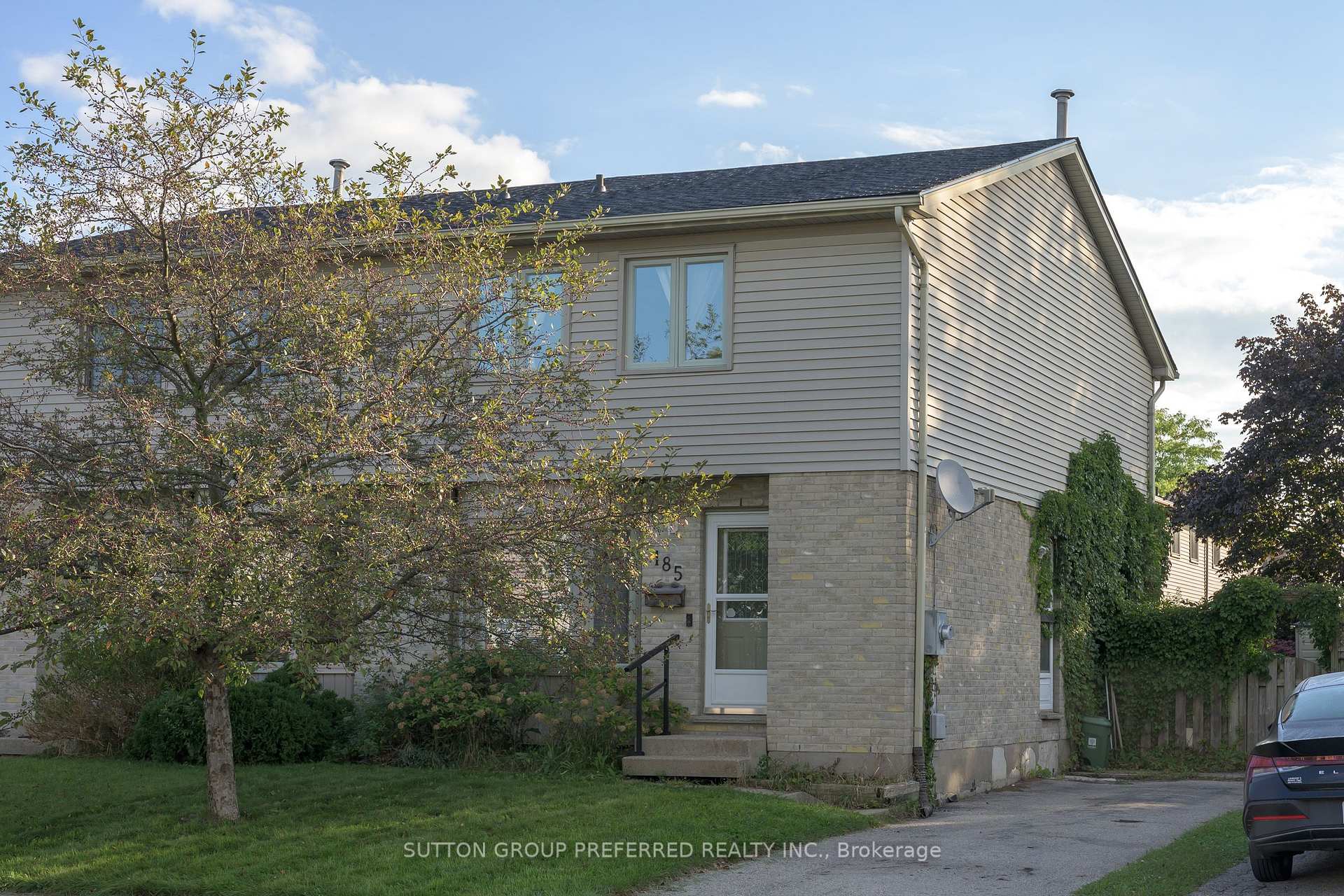 Photo 2 of 185 Martinet Avenue, London, East I — HOMEH