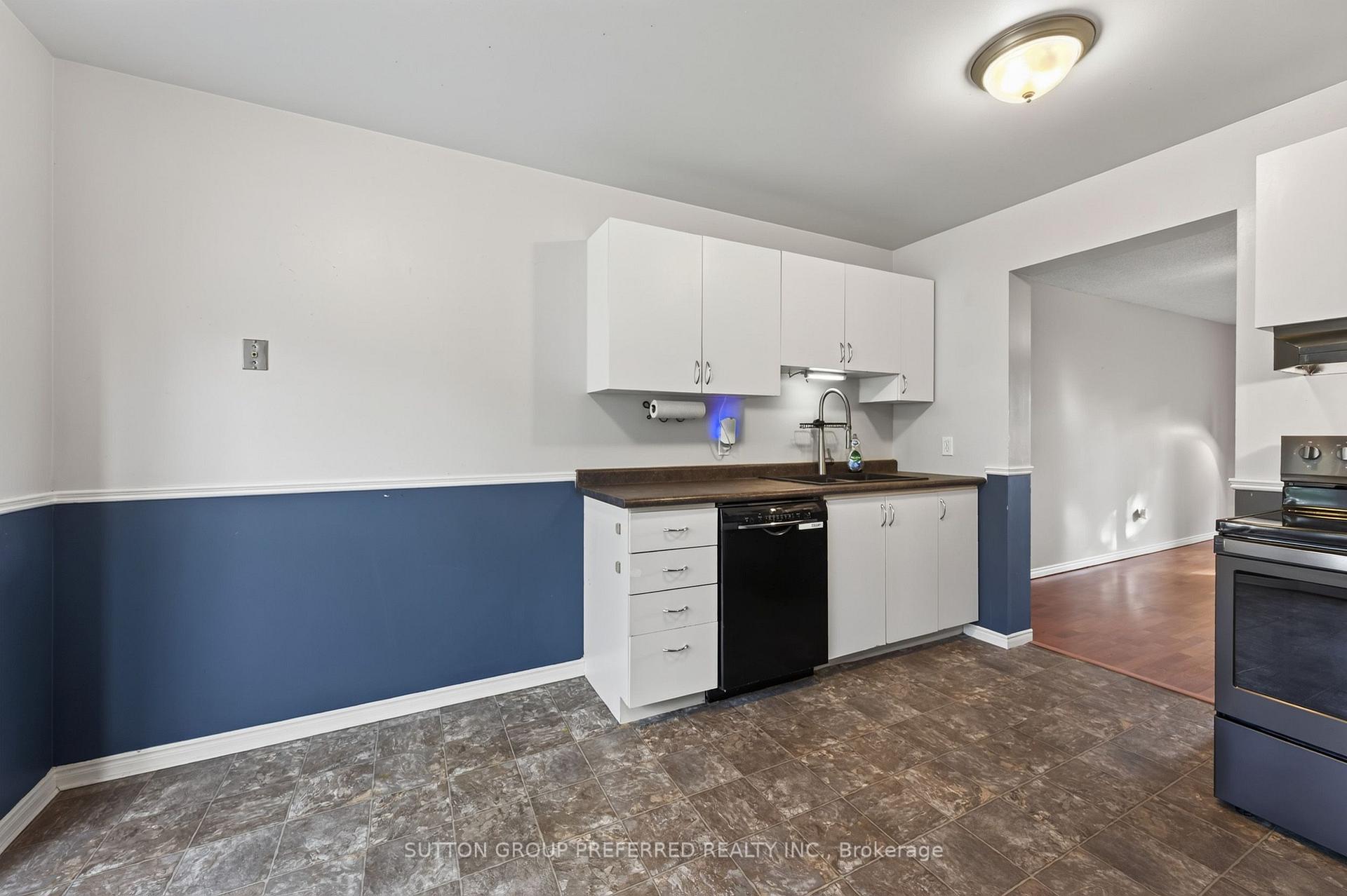 Photo 6 of 185 Martinet Avenue, London, East I — HOMEH