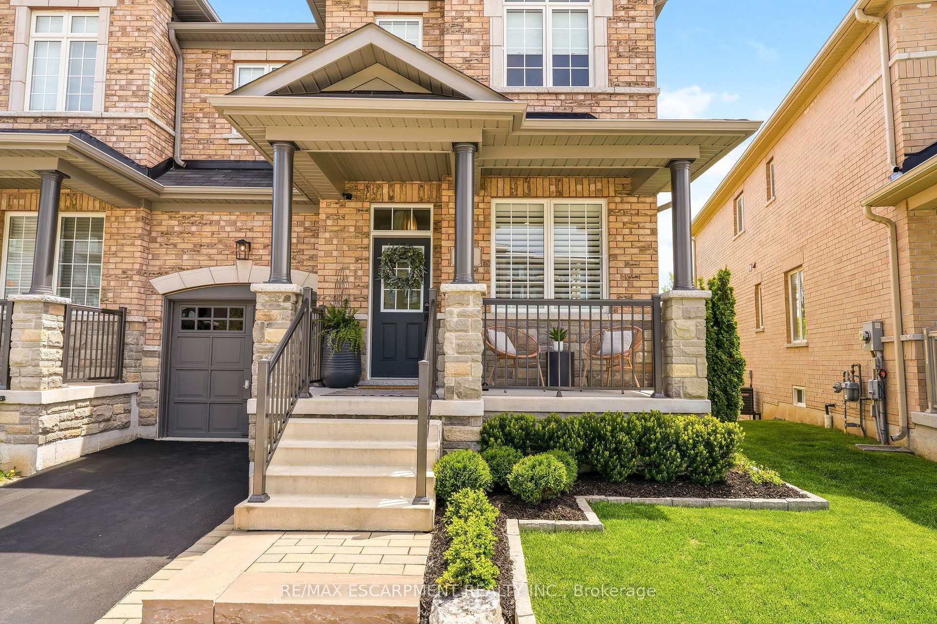 Photo 2 of 57 Riverwalk Drive, Hamilton, Waterdown — HOMEH