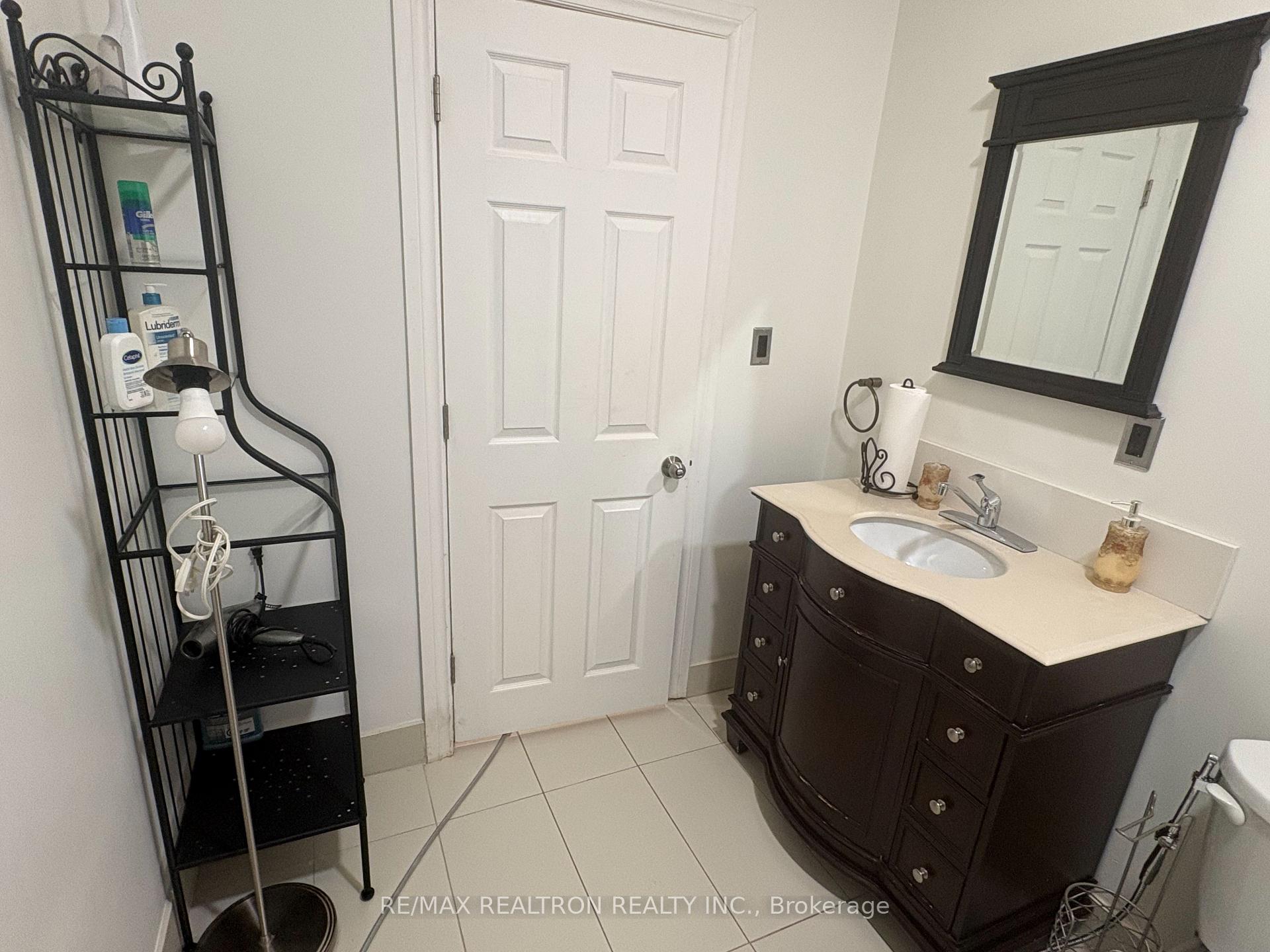 Photo 3 of Unit Lower, 198 Centre Street, Vaughan, Uplands — HOMEH