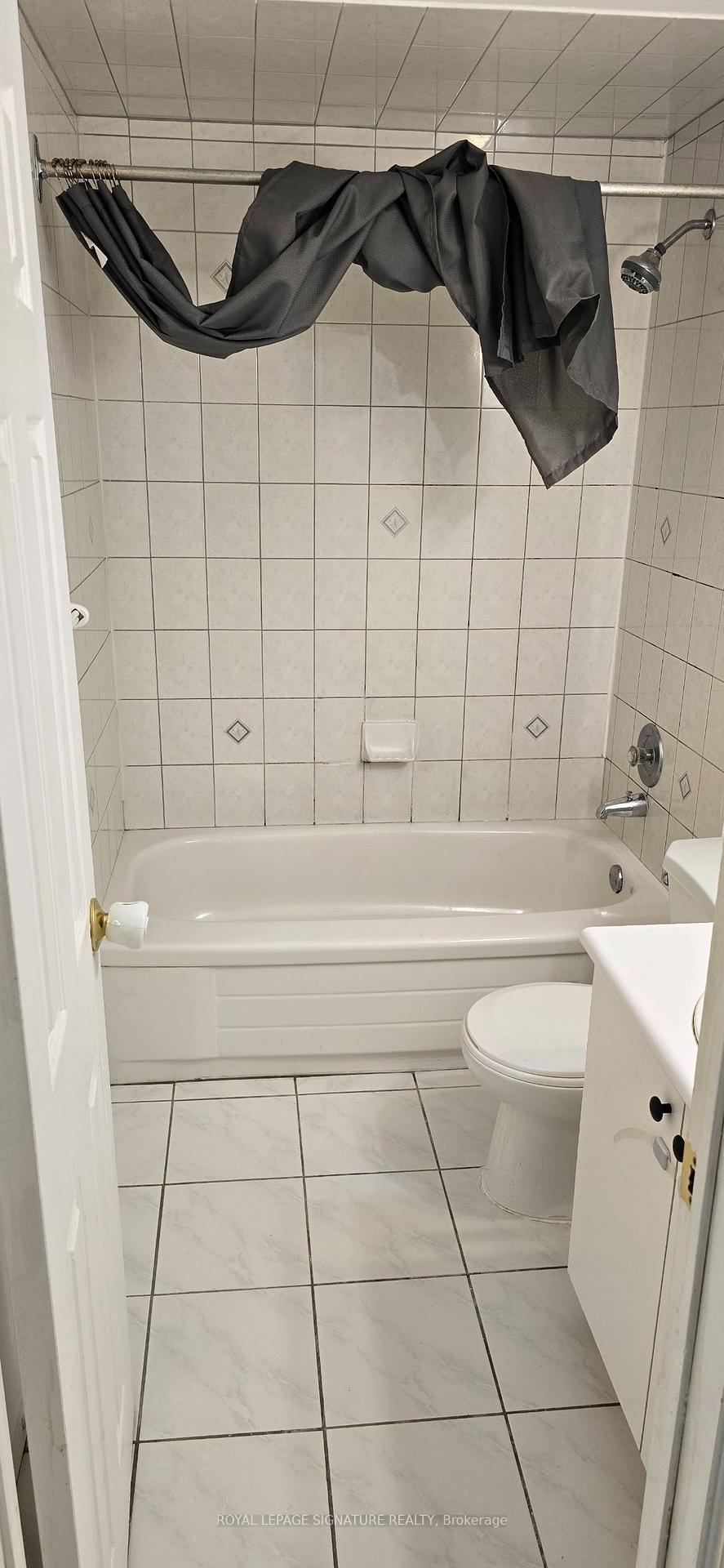 Photo 5 of Unit Bsmt, 2 Viewmark Drive, Richmond Hill, Devonsleigh — HOMEH