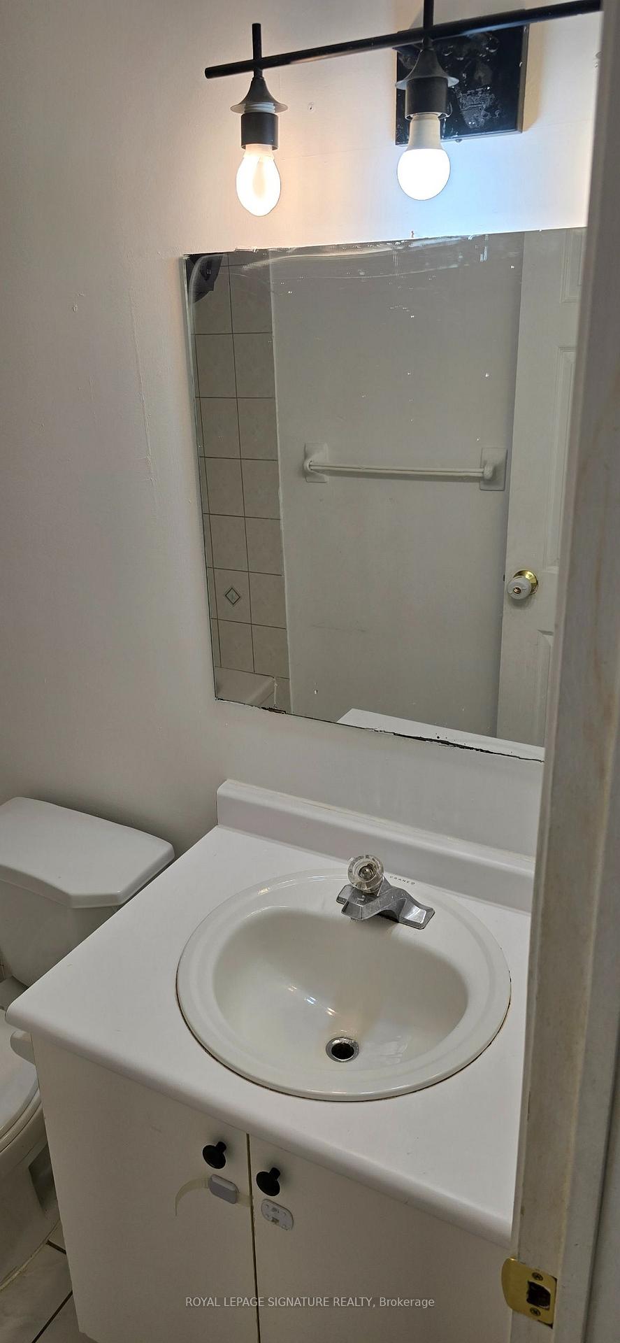 Photo 6 of Unit Bsmt, 2 Viewmark Drive, Richmond Hill, Devonsleigh — HOMEH