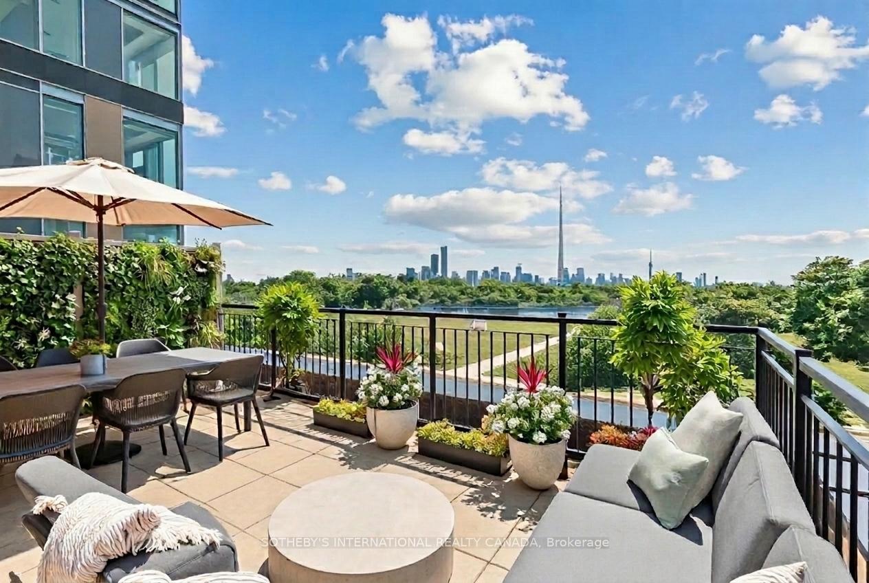 Photo 2 of Unit TH1, 288 St Clair Avenue W, Toronto, Forest Hill South — HOMEH