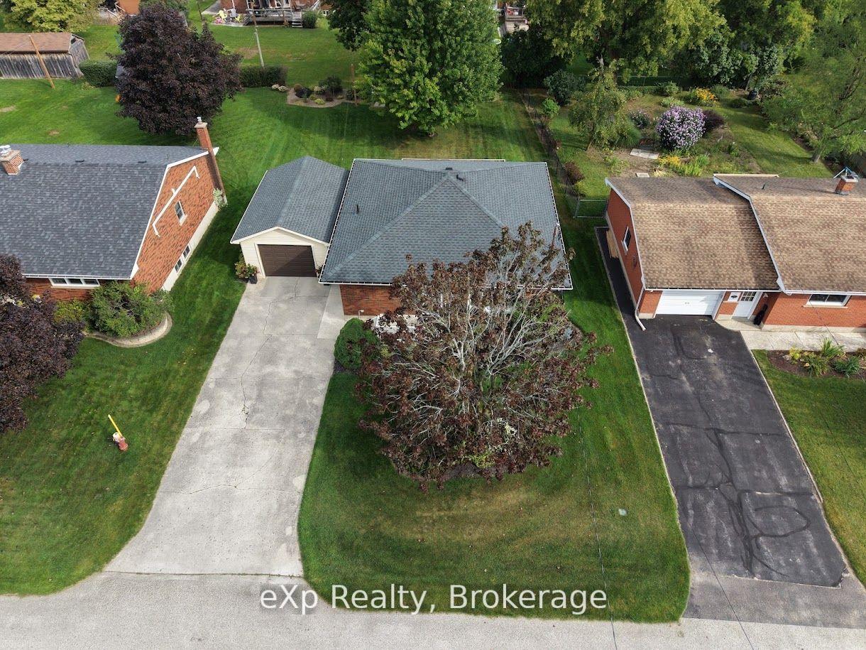 Photo 13 of 110 Brown's Lane, Brockton — HOMEH