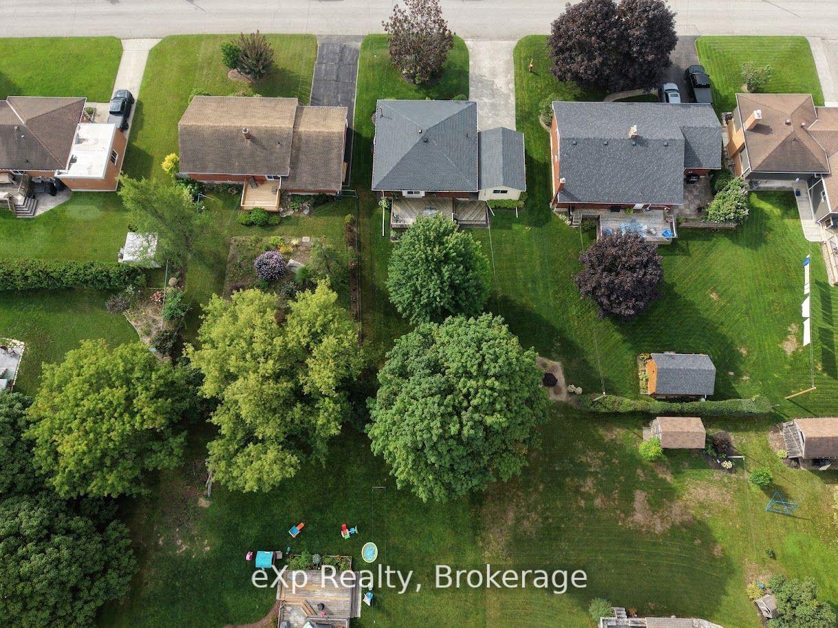 Photo 15 of 110 Brown's Lane, Brockton — HOMEH