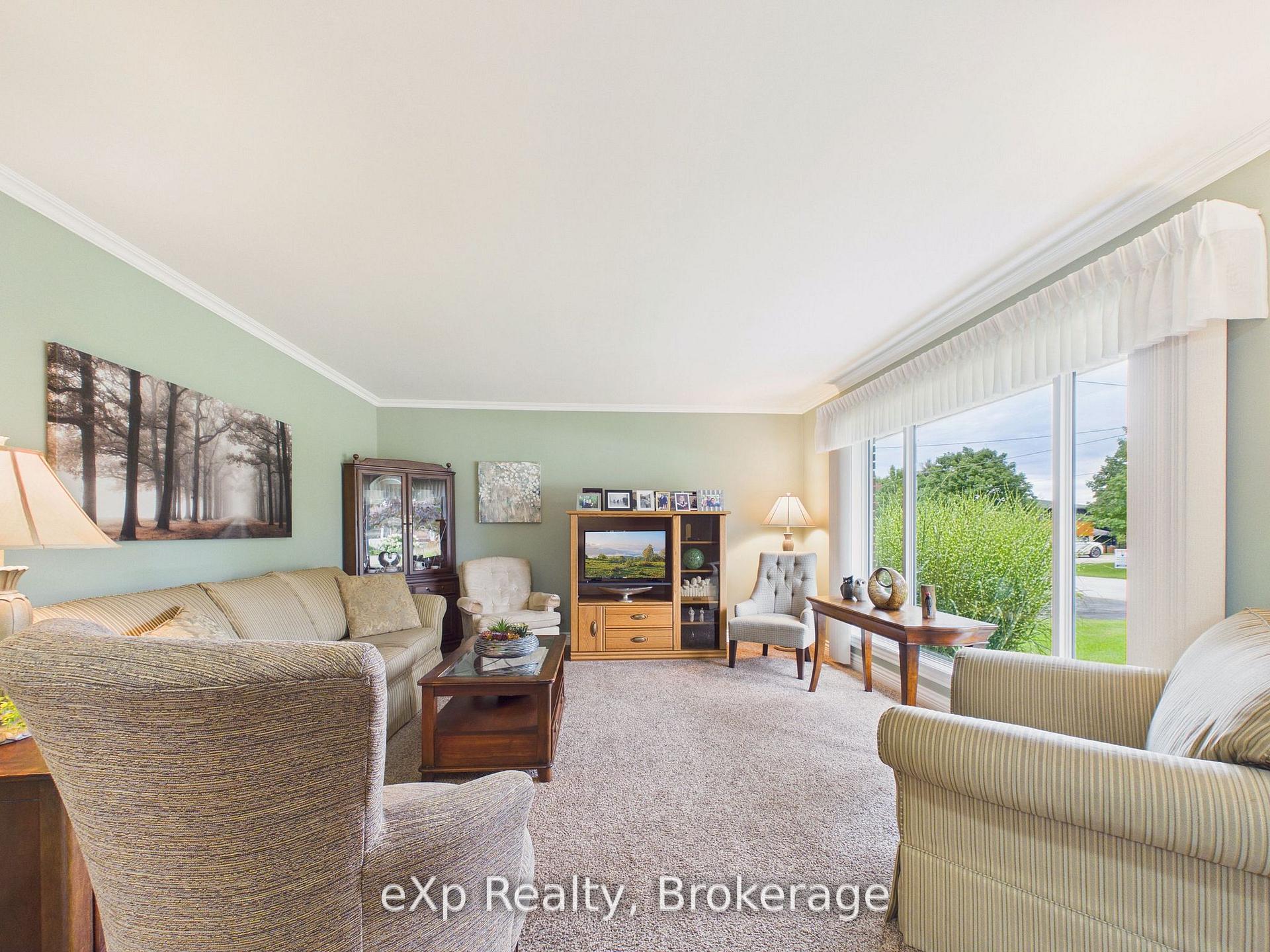 Photo 21 of 110 Brown's Lane, Brockton — HOMEH