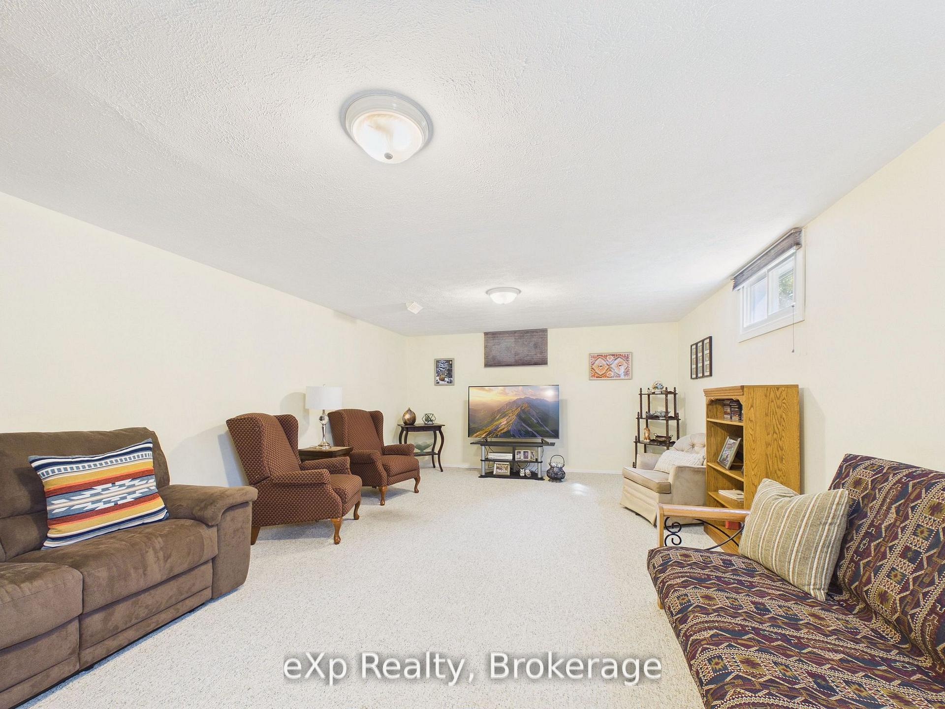 Photo 32 of 110 Brown's Lane, Brockton — HOMEH