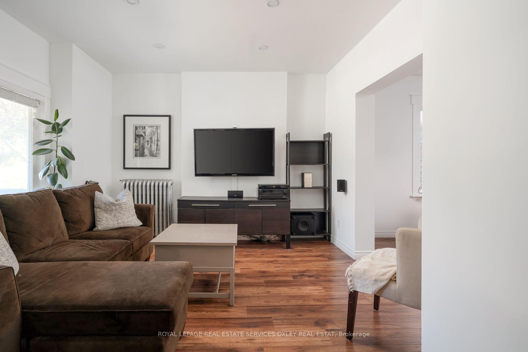 Photo 5 of 17 Barrie Avenue, Toronto, Oakwood Village — HOMEH