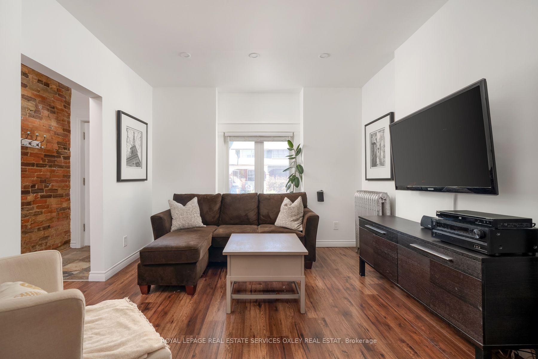 Photo 7 of 17 Barrie Avenue, Toronto, Oakwood Village — HOMEH