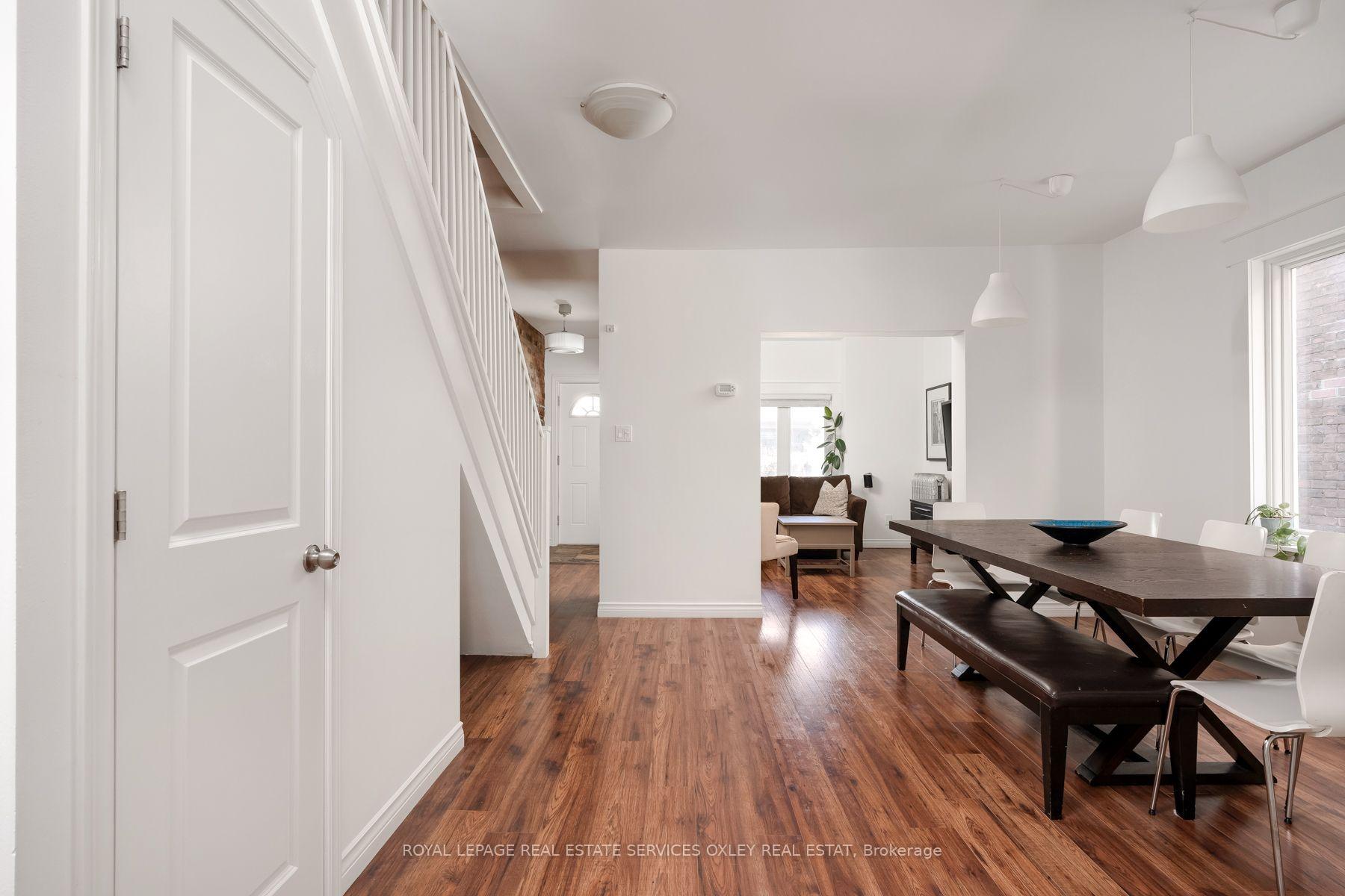 Photo 15 of 17 Barrie Avenue, Toronto, Oakwood Village — HOMEH