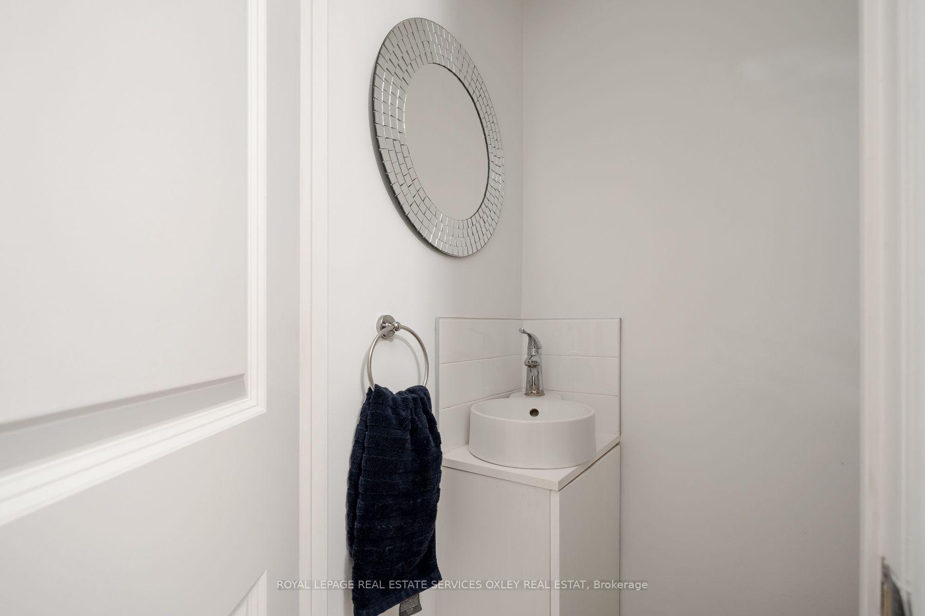 Photo 18 of 17 Barrie Avenue, Toronto, Oakwood Village — HOMEH
