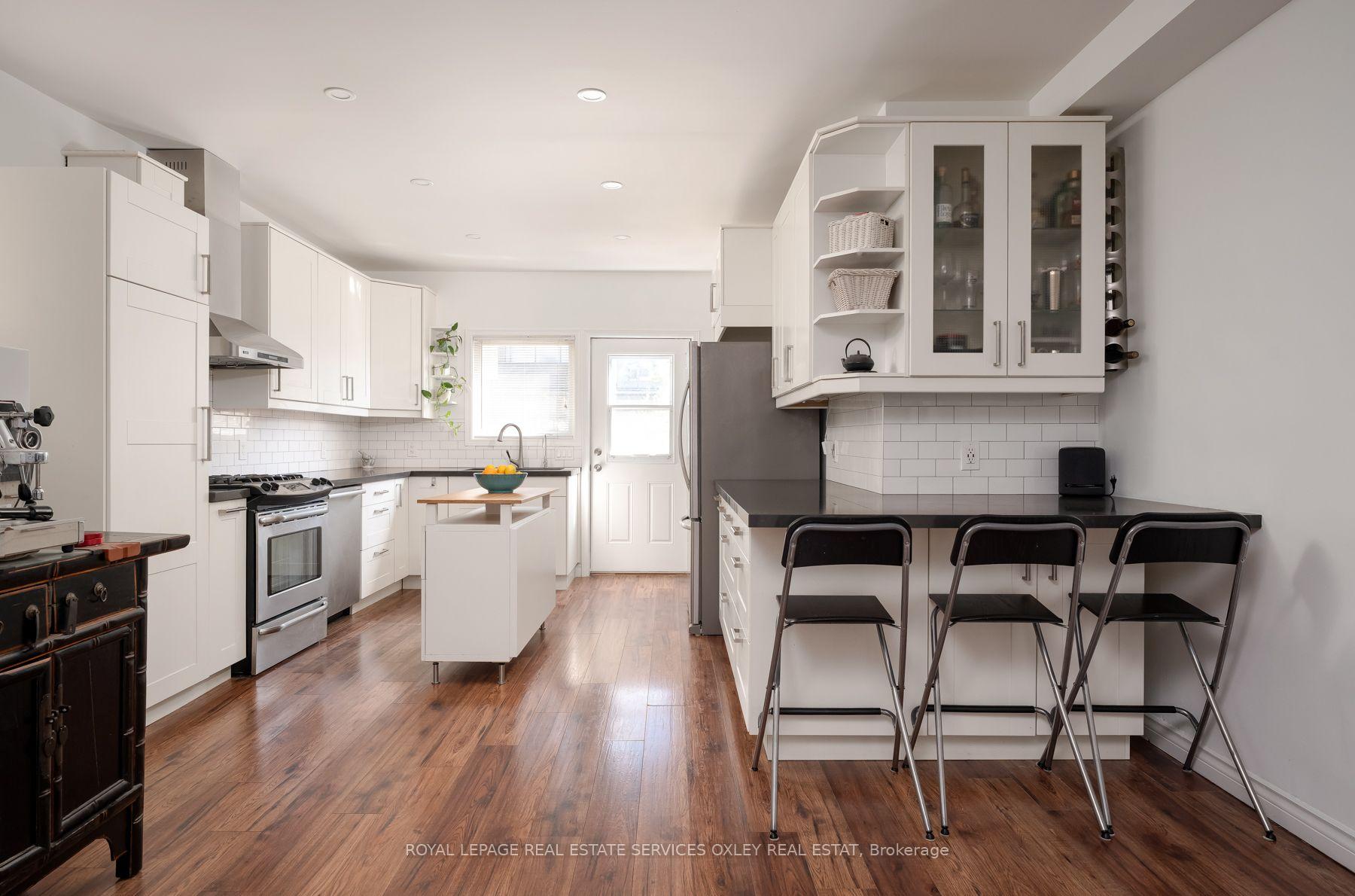 Photo 19 of 17 Barrie Avenue, Toronto, Oakwood Village — HOMEH
