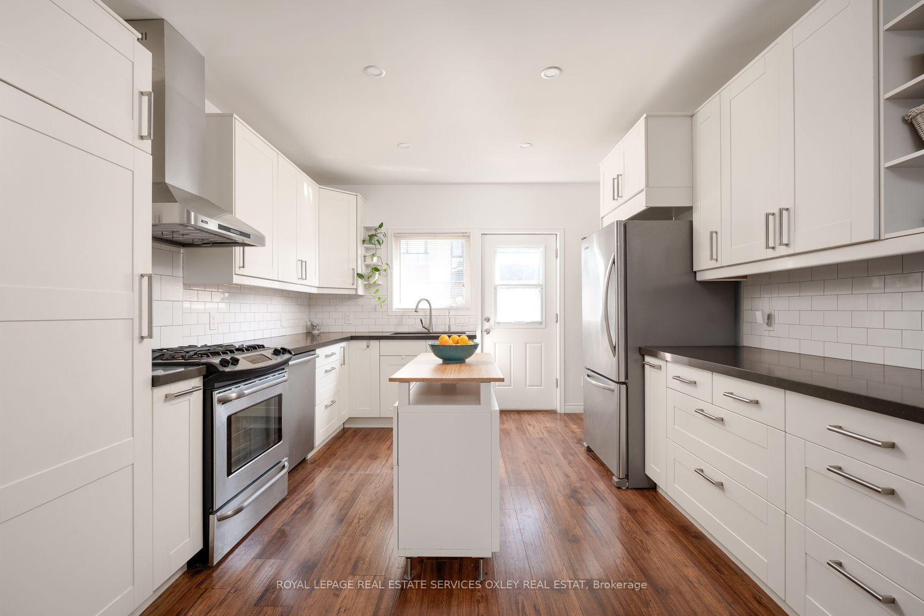 Photo 20 of 17 Barrie Avenue, Toronto, Oakwood Village — HOMEH