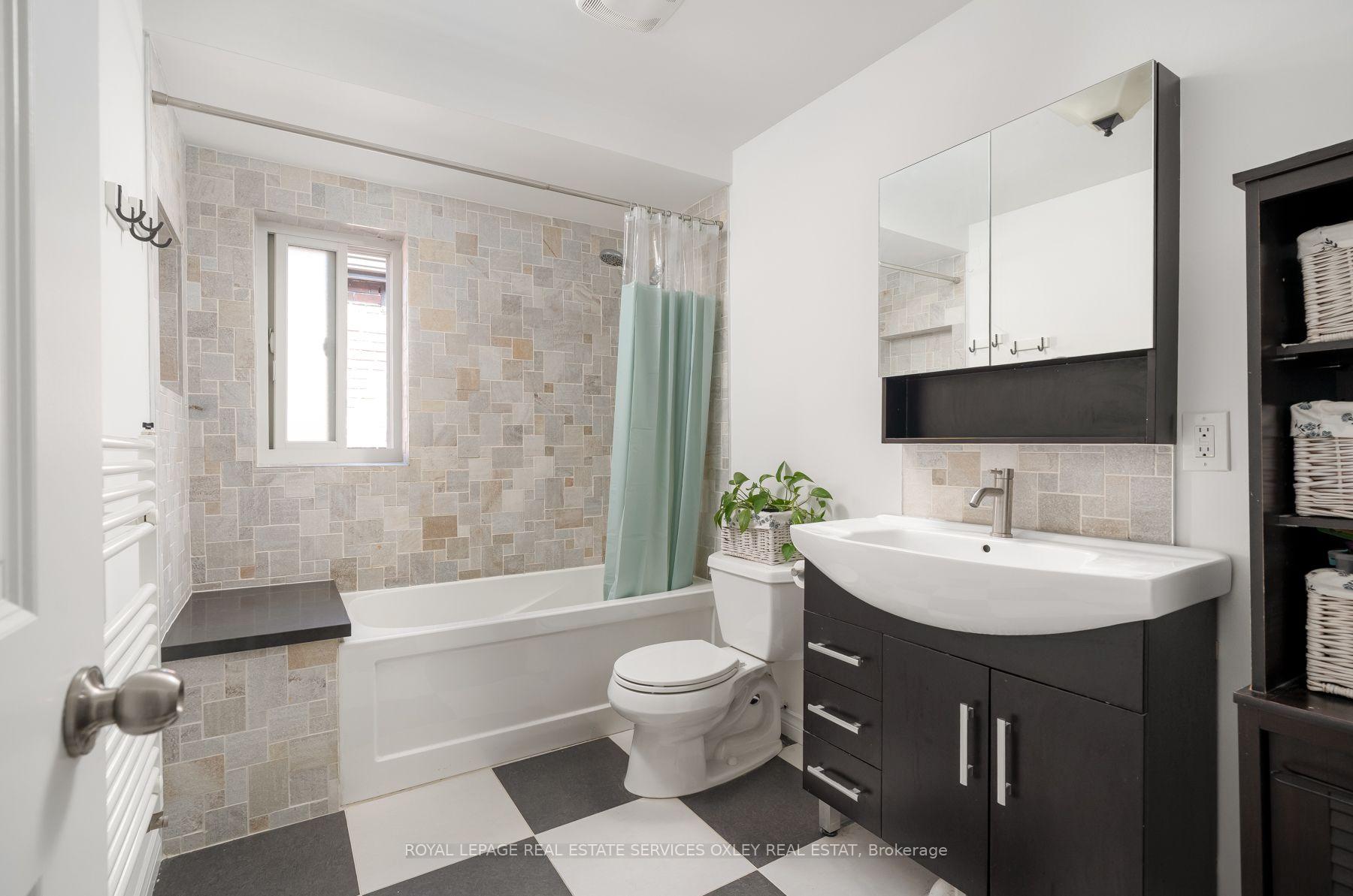 Photo 33 of 17 Barrie Avenue, Toronto, Oakwood Village — HOMEH
