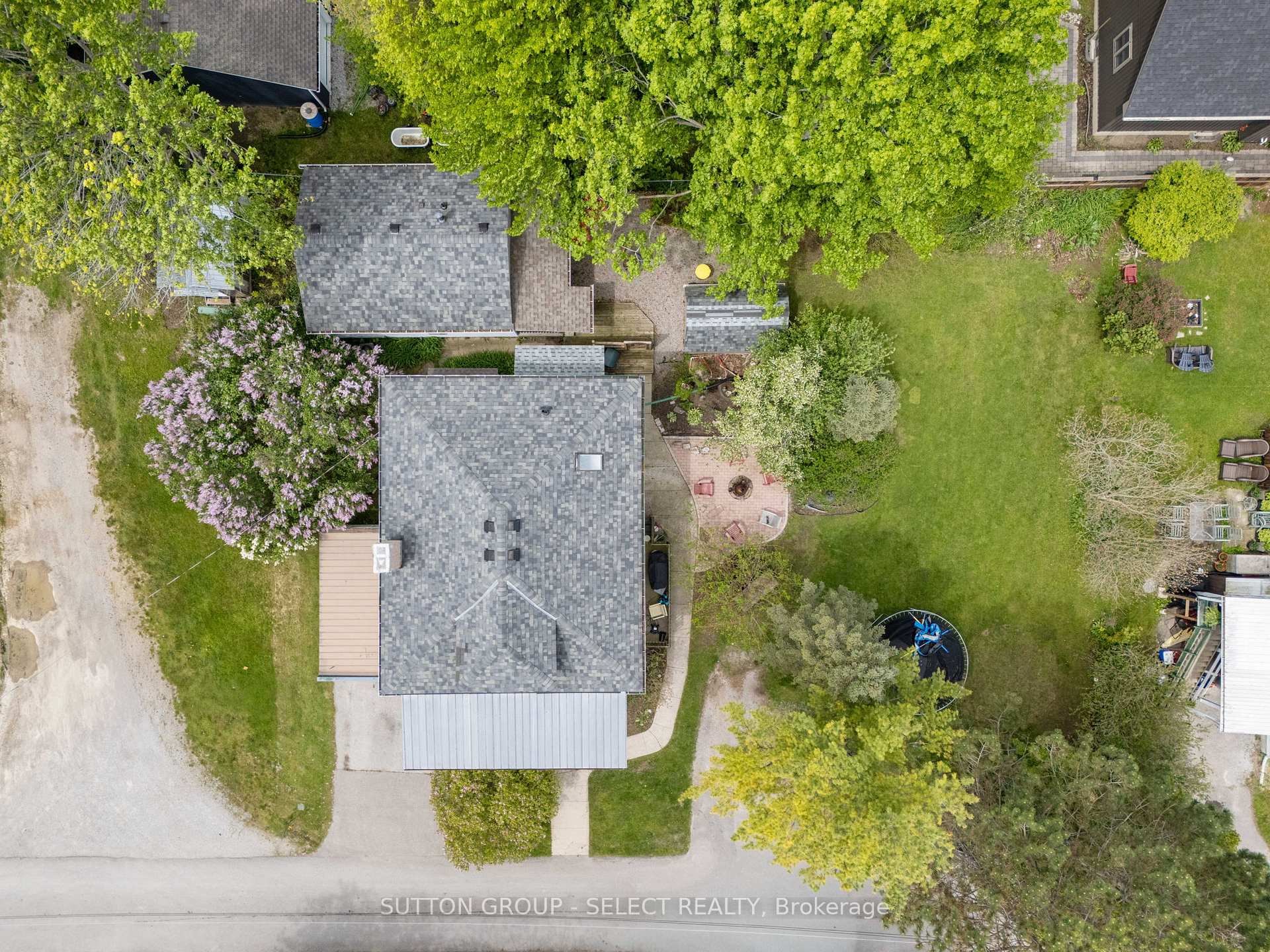 Photo 3 of 10 Crescent Park, Norfolk, Port Dover — HOMEH