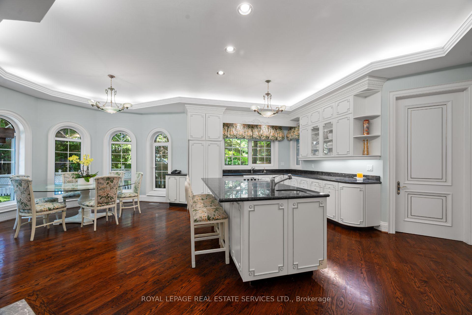 Photo 9 of 7 The Green Pines, Etobicoke, Markland Wood — HOMEH