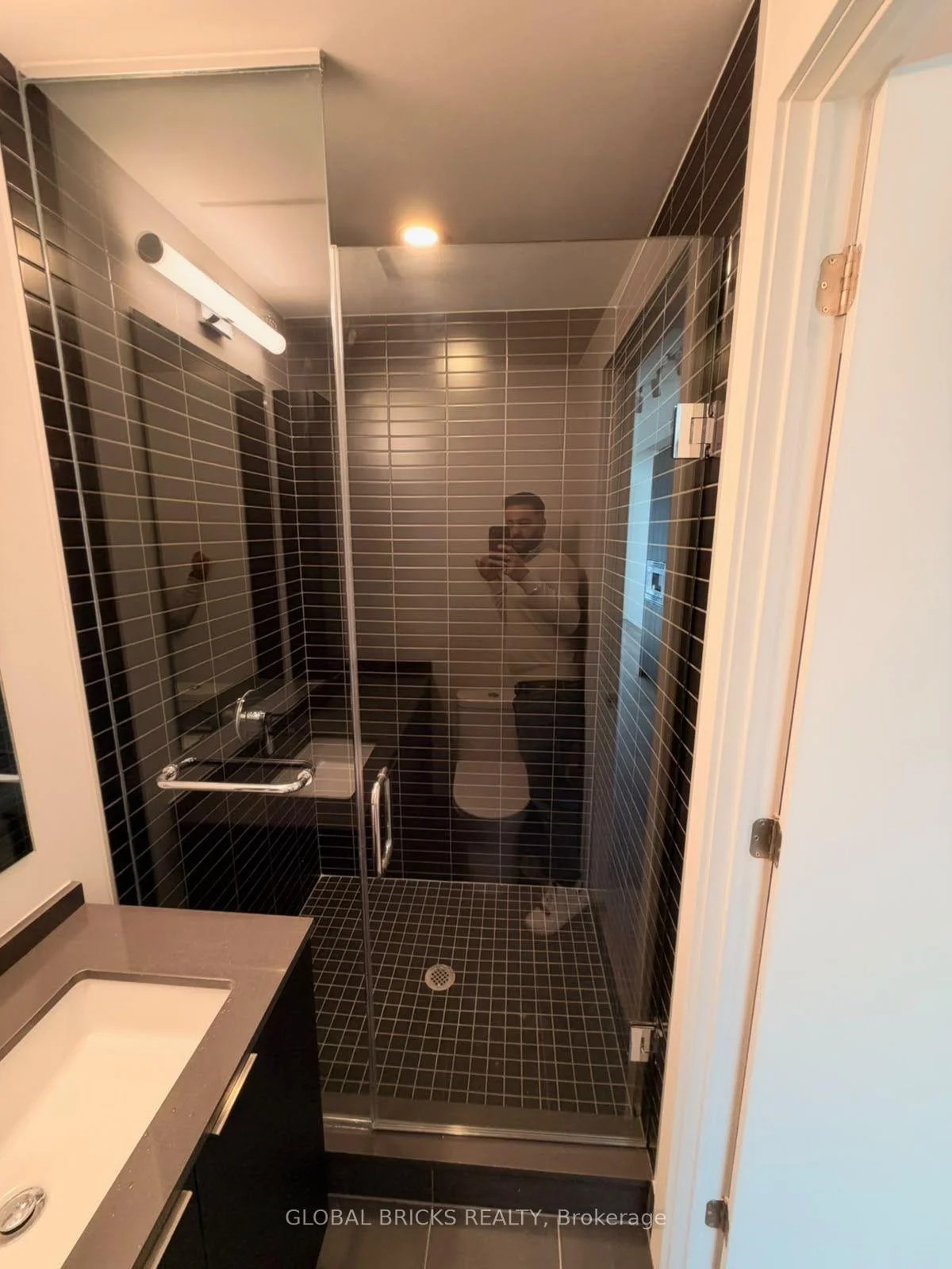 Photo 3 of Unit 403, 91 John Street N, Hamilton, Corktown — HOMEH