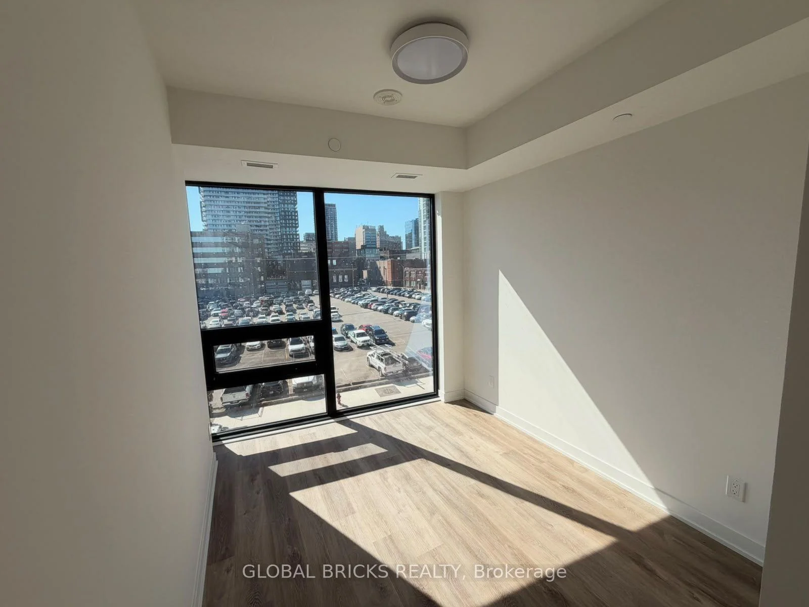Photo 6 of Unit 403, 91 John Street N, Hamilton, Corktown — HOMEH