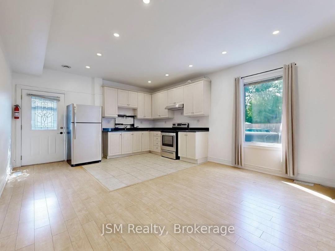 Photo 4 of Unit Main, 479 Westmount Avenue, Toronto, Oakwood Village — HOMEH