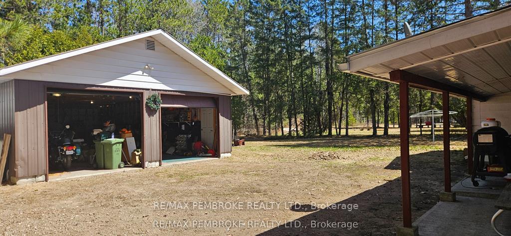 Photo 4 of 33698 Highway 17 W, Deep River, Deep River — HOMEH