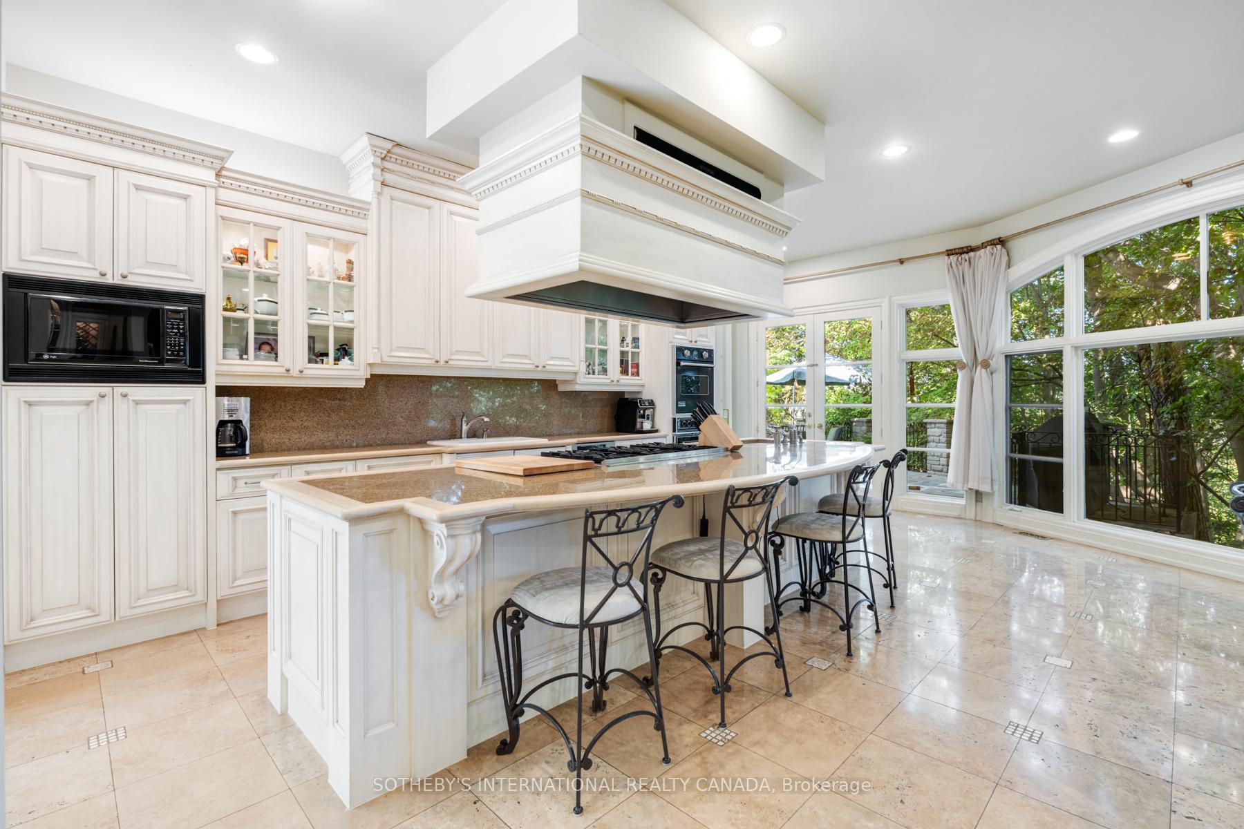 Photo 12 of 340 Riverview Drive, North York, Bridle Path-Sunnybrook-York Mills — HOMEH