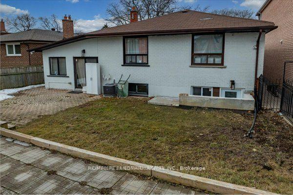 Photo 14 of Unit Lower, 89 Chiswick Avenue, North York, Brookhaven-Amesbury — HOMEH