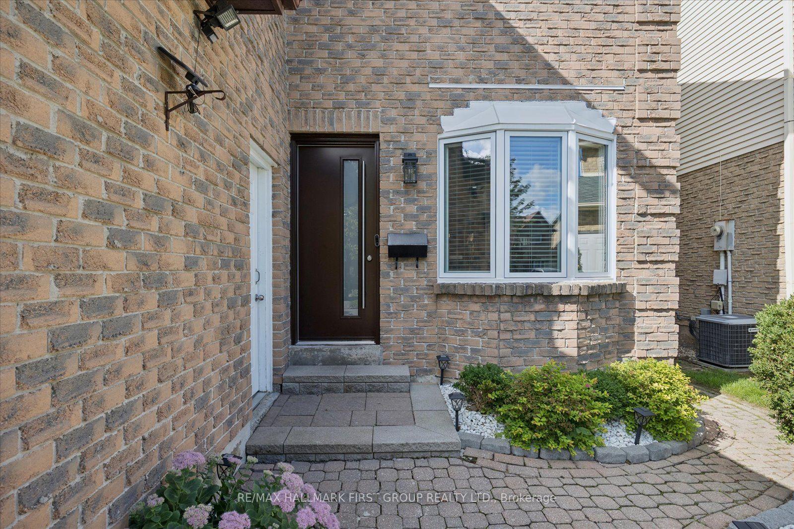Photo 2 of 736 Stonepath Circle, Pickering, Amberlea — HOMEH