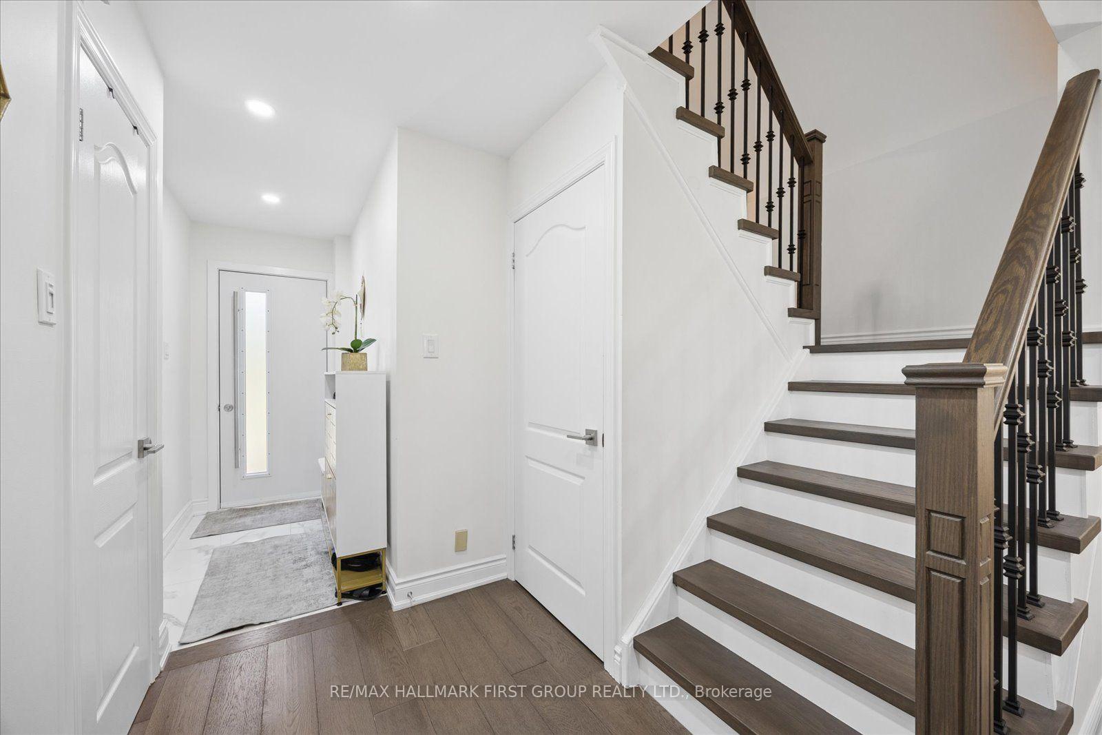 Photo 4 of 736 Stonepath Circle, Pickering, Amberlea — HOMEH