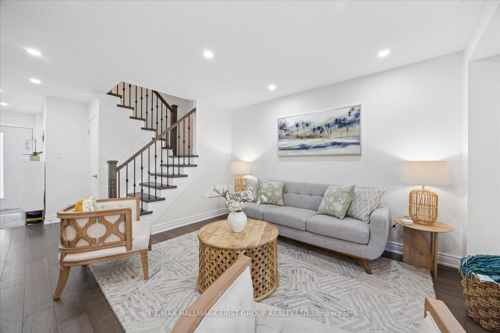 Photo 5 of 736 Stonepath Circle, Pickering, Amberlea — HOMEH