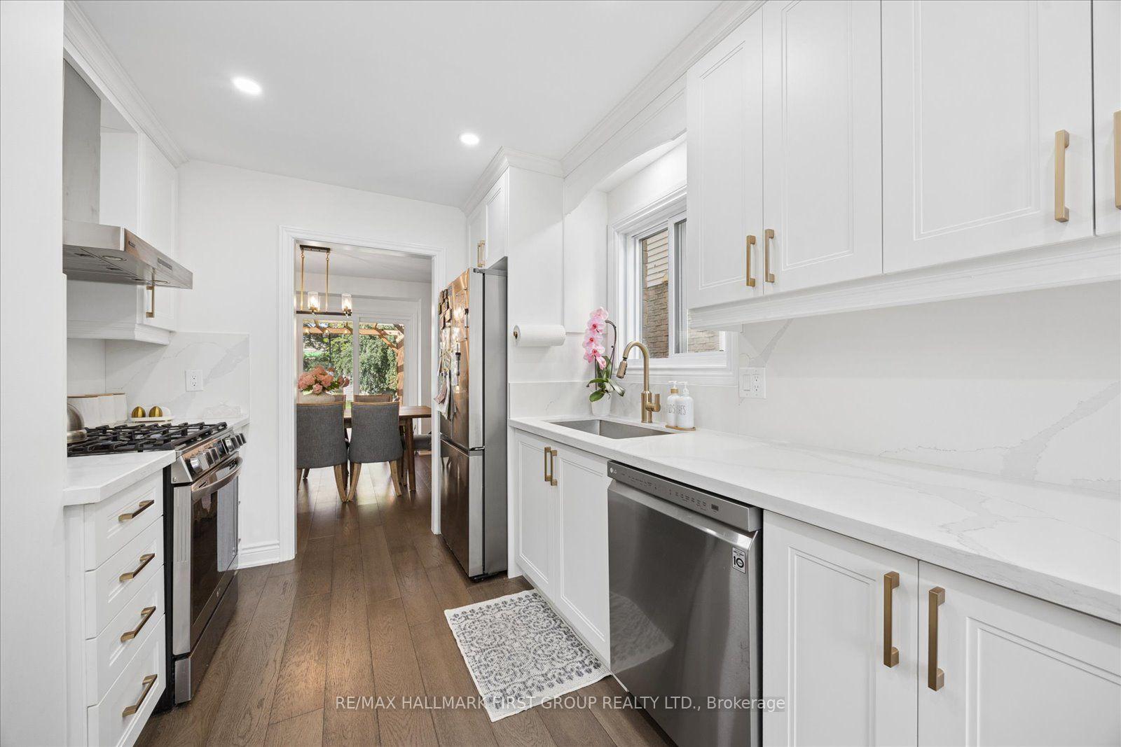 Photo 11 of 736 Stonepath Circle, Pickering, Amberlea — HOMEH