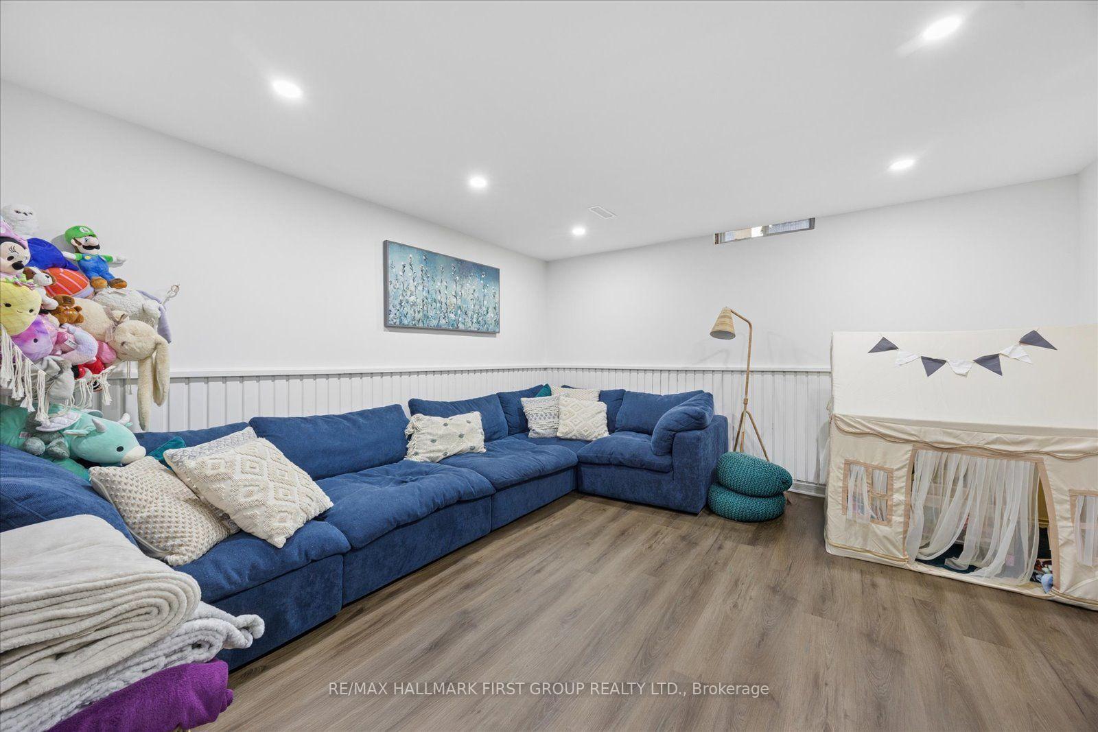 Photo 27 of 736 Stonepath Circle, Pickering, Amberlea — HOMEH