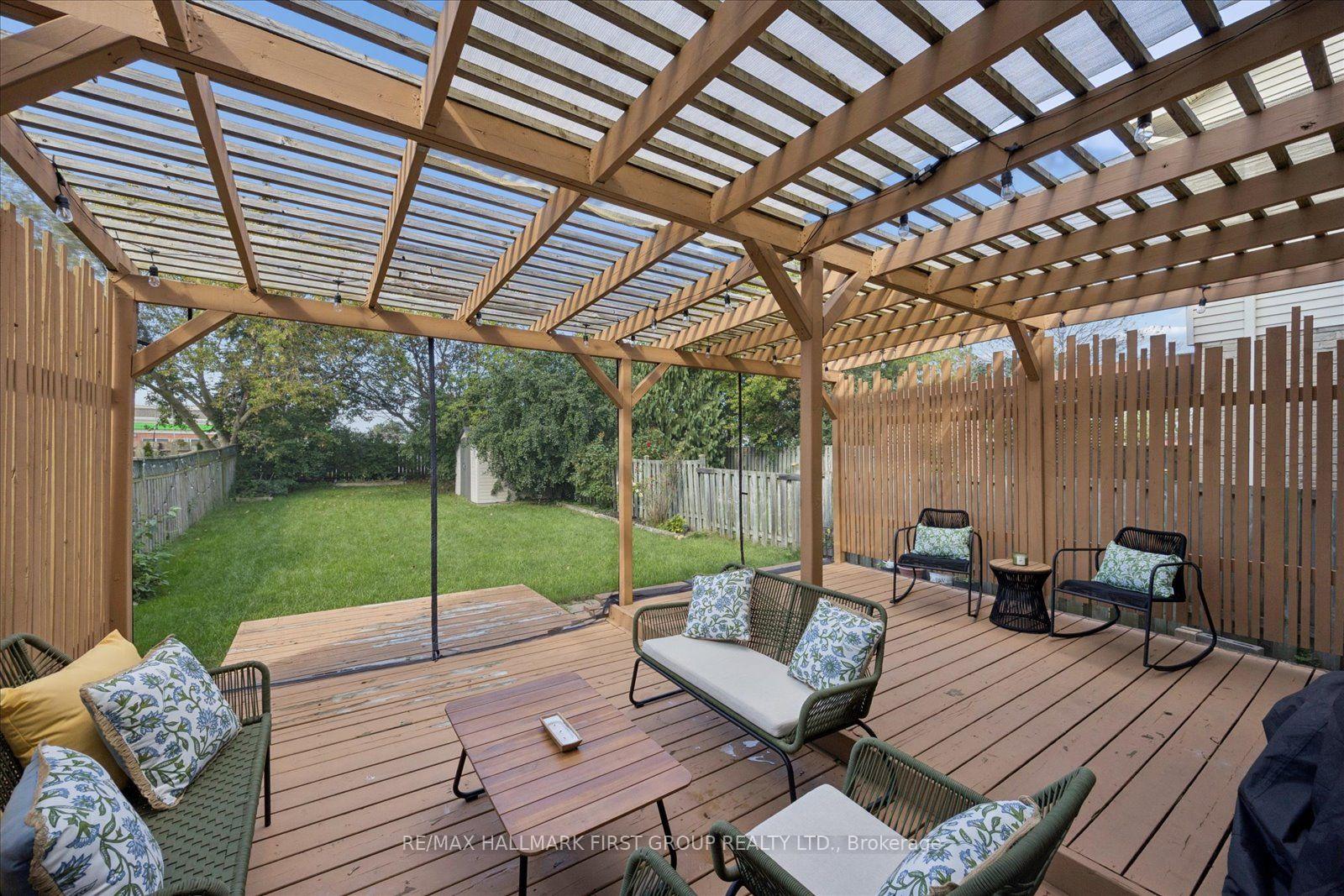 Photo 33 of 736 Stonepath Circle, Pickering, Amberlea — HOMEH