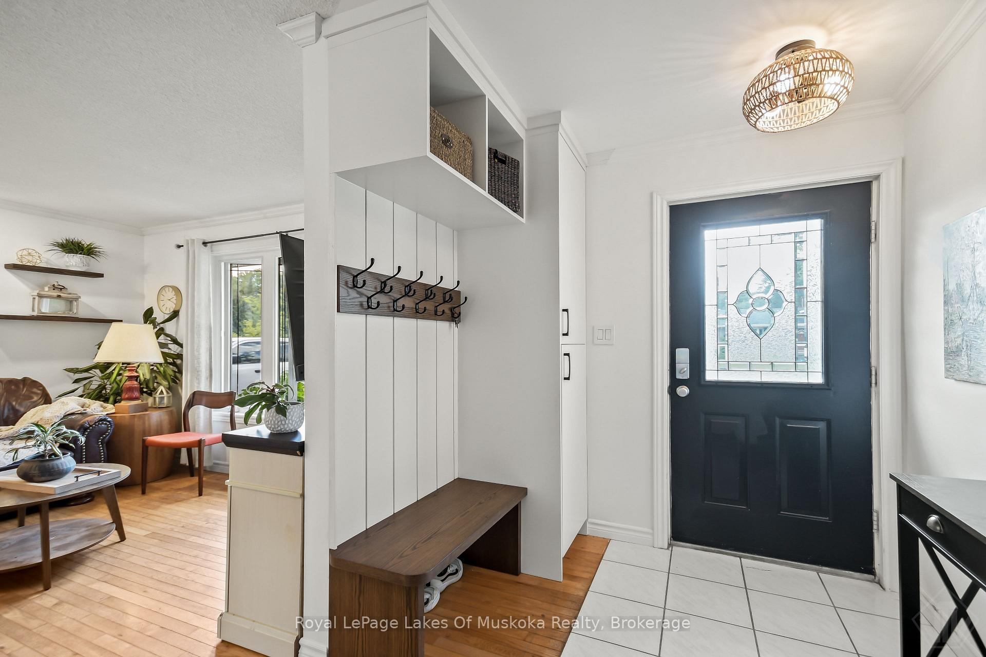 Photo 3 of 45 Kevin Crescent, Bracebridge, Monck (Bracebridge) — HOMEH