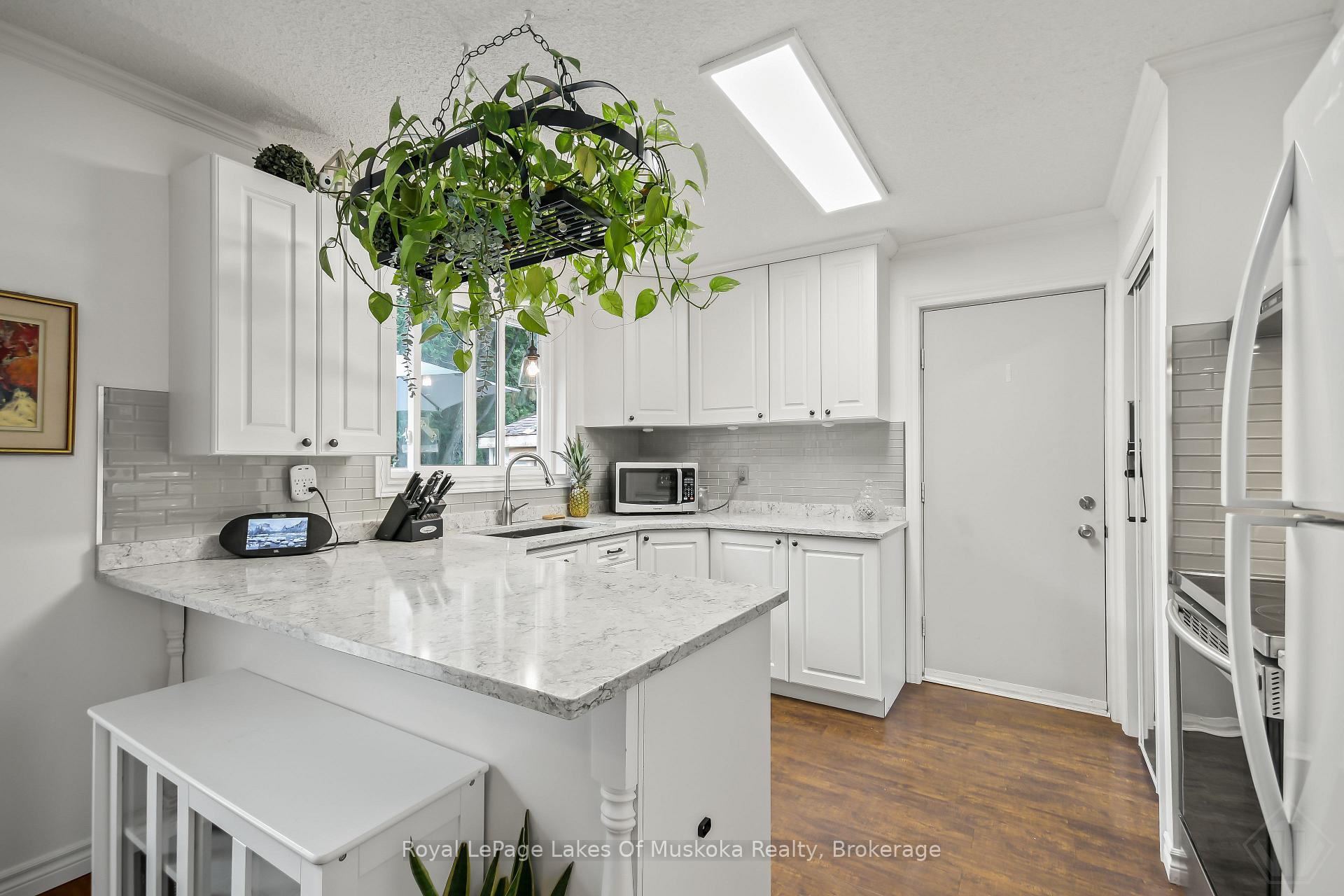 Photo 10 of 45 Kevin Crescent, Bracebridge, Monck (Bracebridge) — HOMEH