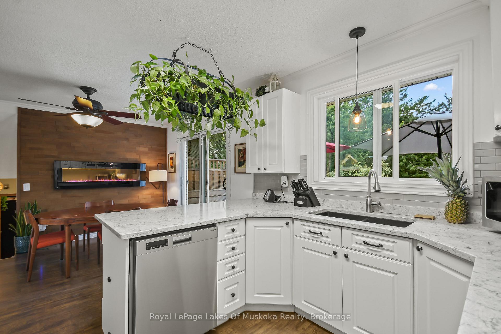 Photo 11 of 45 Kevin Crescent, Bracebridge, Monck (Bracebridge) — HOMEH