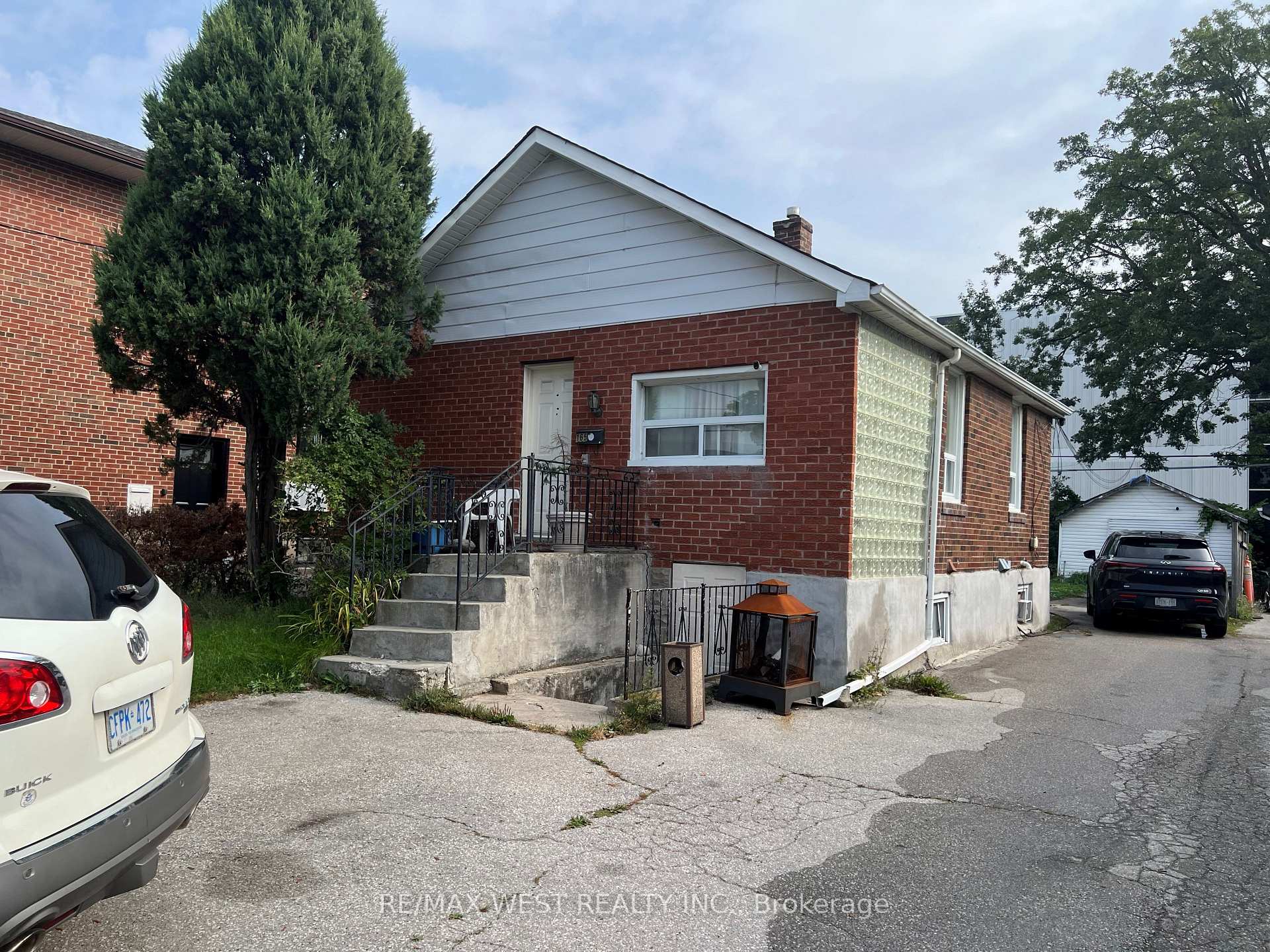 Photo 1 of 165 Thirtieth Street, Etobicoke, Alderwood — HOMEH