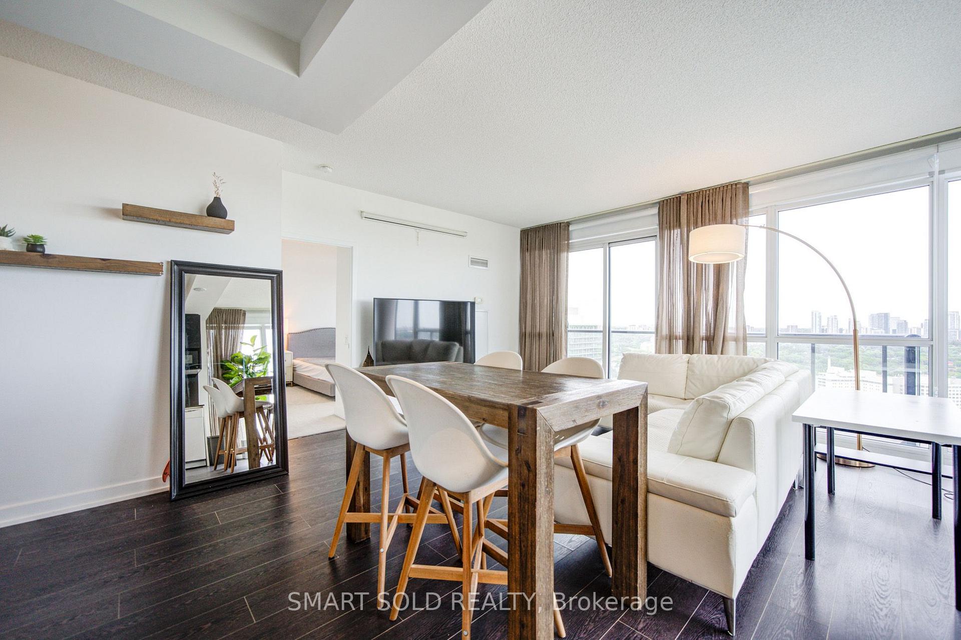 Photo 4 of Unit 3208, 121 Mcmahon Drive, North York, Bayview Village — HOMEH