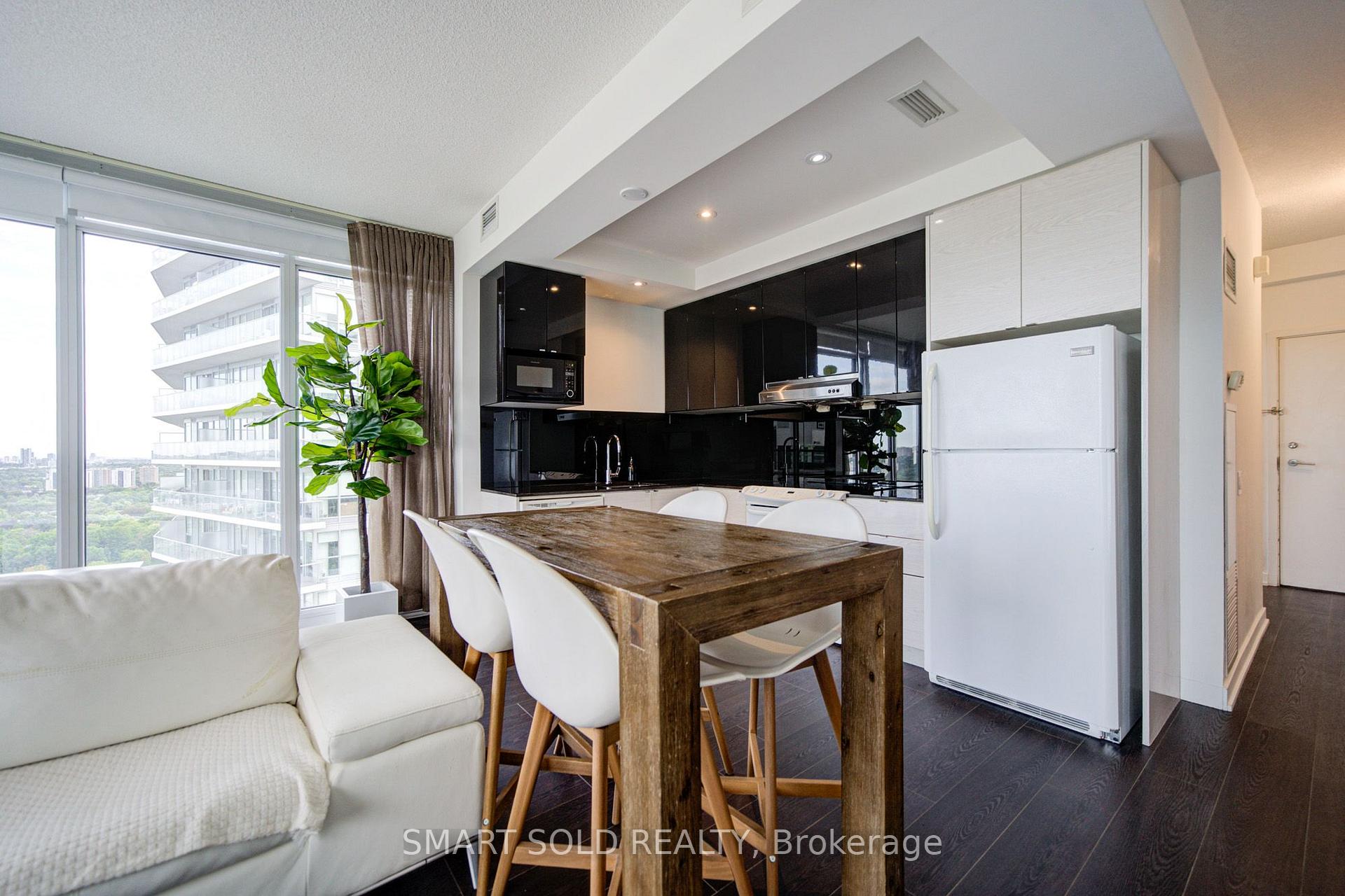 Photo 5 of Unit 3208, 121 Mcmahon Drive, North York, Bayview Village — HOMEH