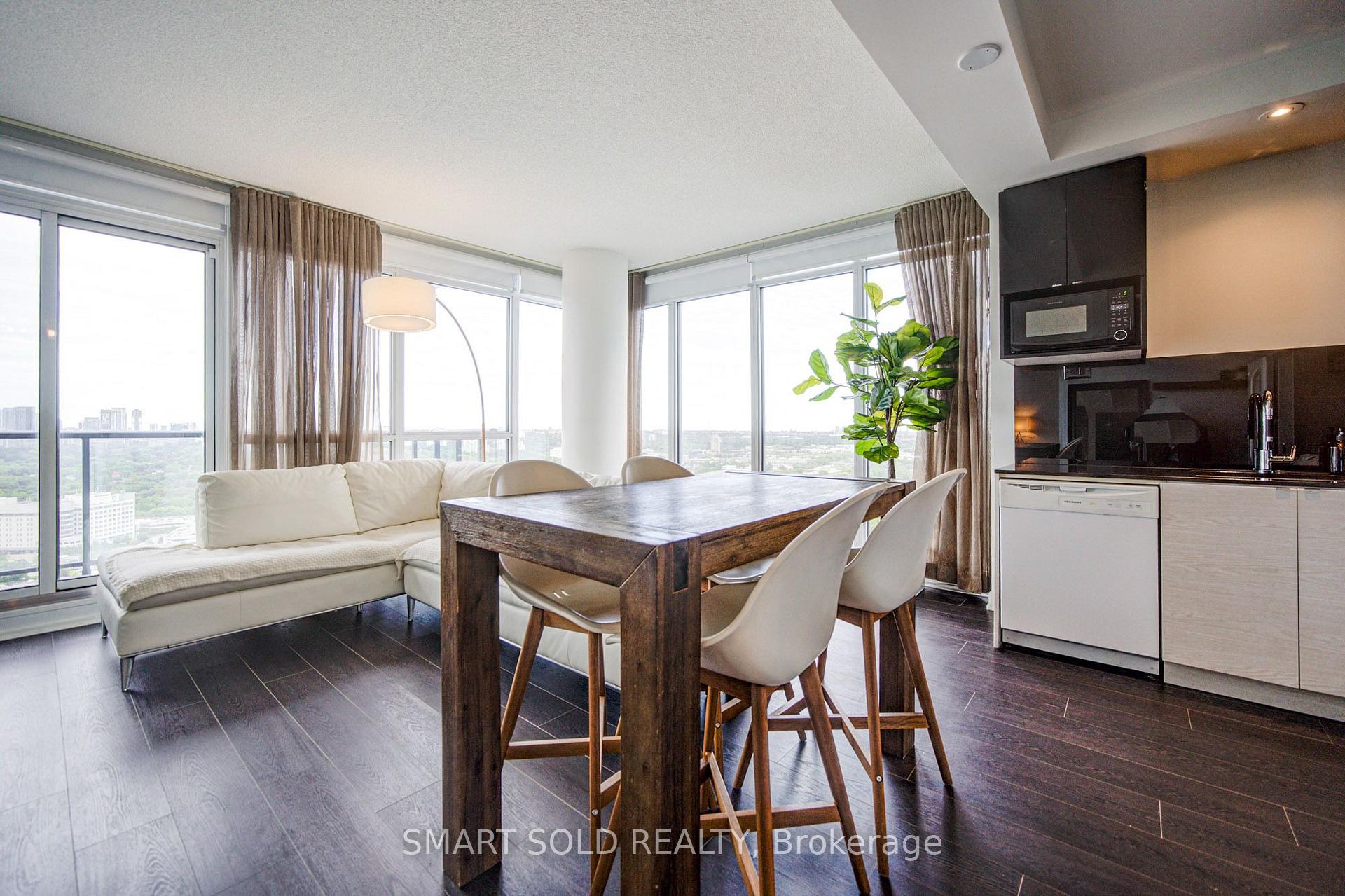 Photo 6 of Unit 3208, 121 Mcmahon Drive, North York, Bayview Village — HOMEH