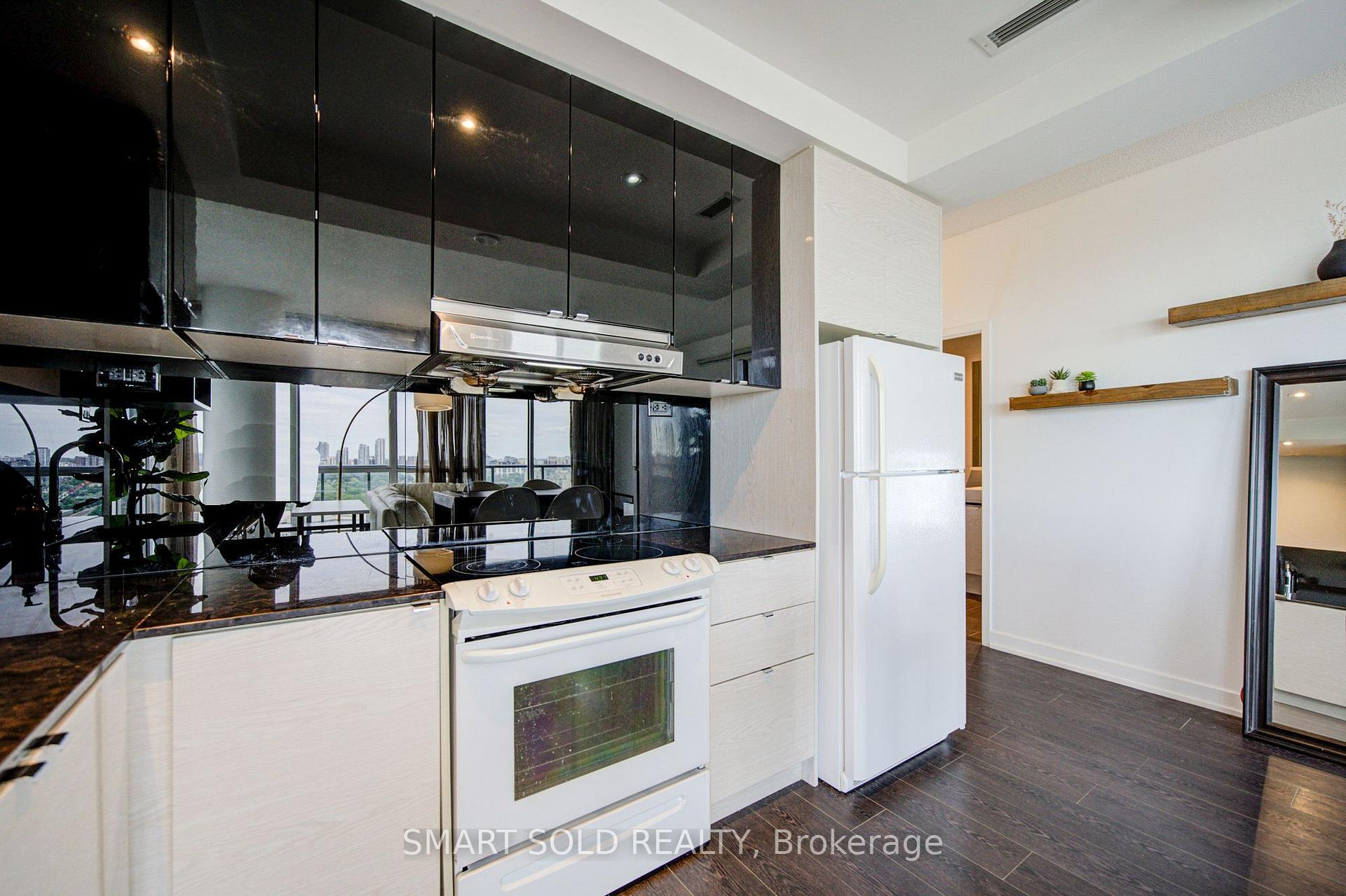 Photo 10 of Unit 3208, 121 Mcmahon Drive, North York, Bayview Village — HOMEH
