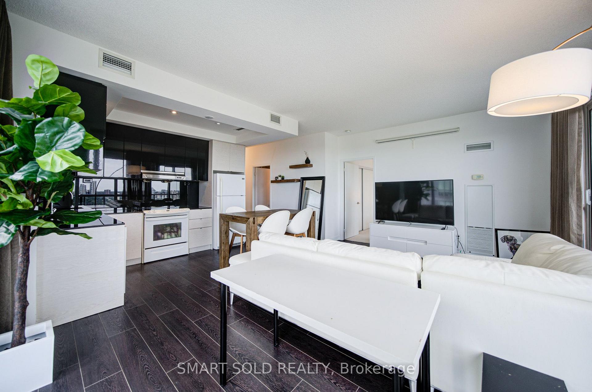 Photo 16 of Unit 3208, 121 Mcmahon Drive, North York, Bayview Village — HOMEH