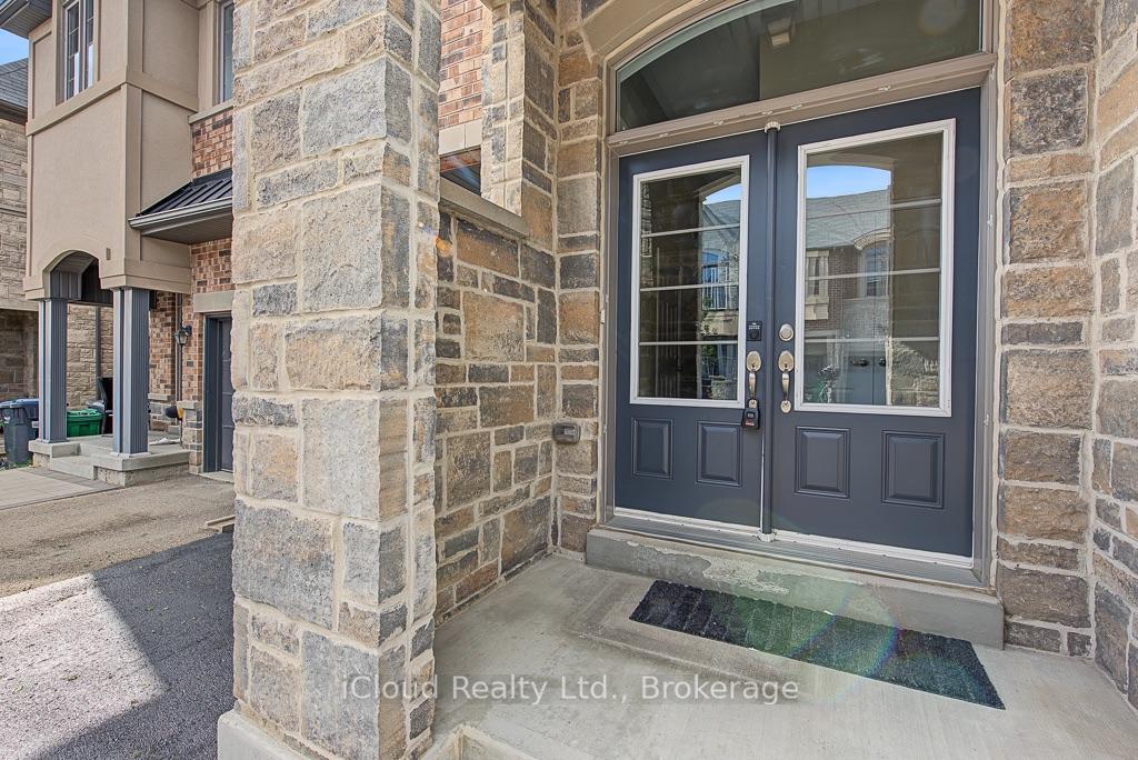 Photo 3 of 25 Gammon Crescent, Brampton, Bram West — HOMEH