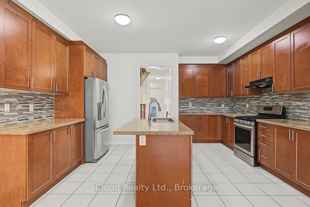 Photo 5 of 25 Gammon Crescent, Brampton, Bram West — HOMEH