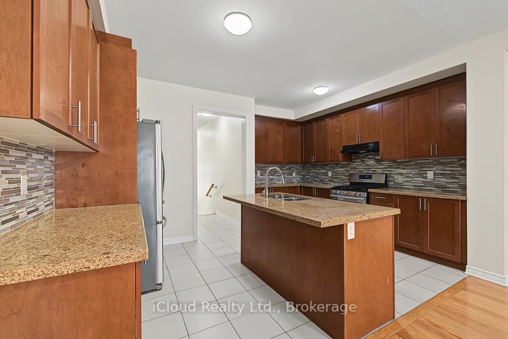 Photo 9 of 25 Gammon Crescent, Brampton, Bram West — HOMEH